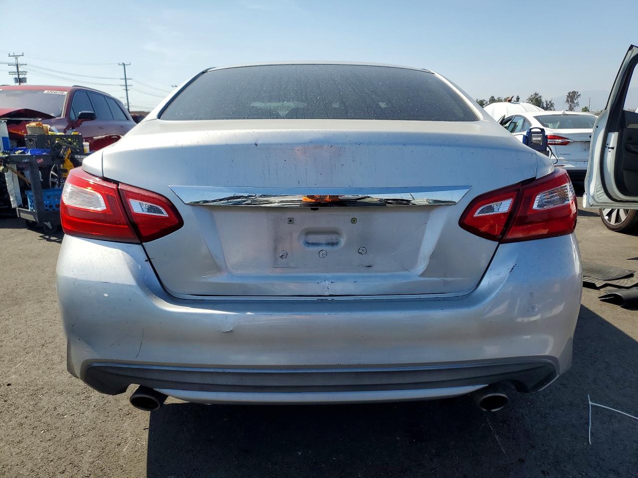 2016 Niss Altima Silver vin: 1N4AL3AP6GN373278