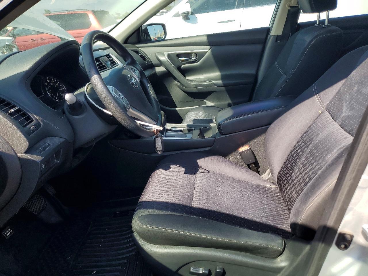 2016 Niss Altima Silver vin: 1N4AL3AP6GN373278