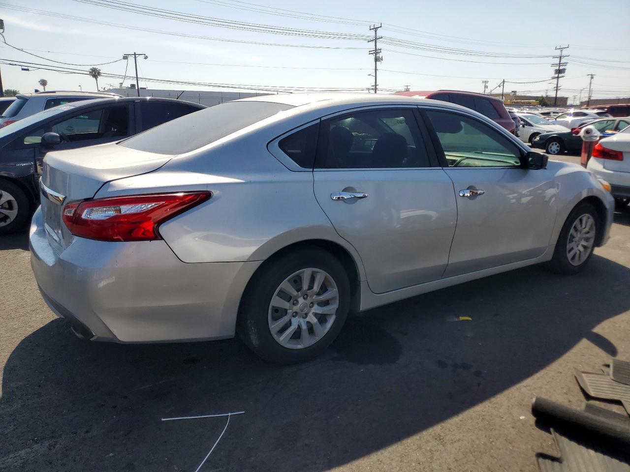 2016 Niss Altima Silver vin: 1N4AL3AP6GN373278