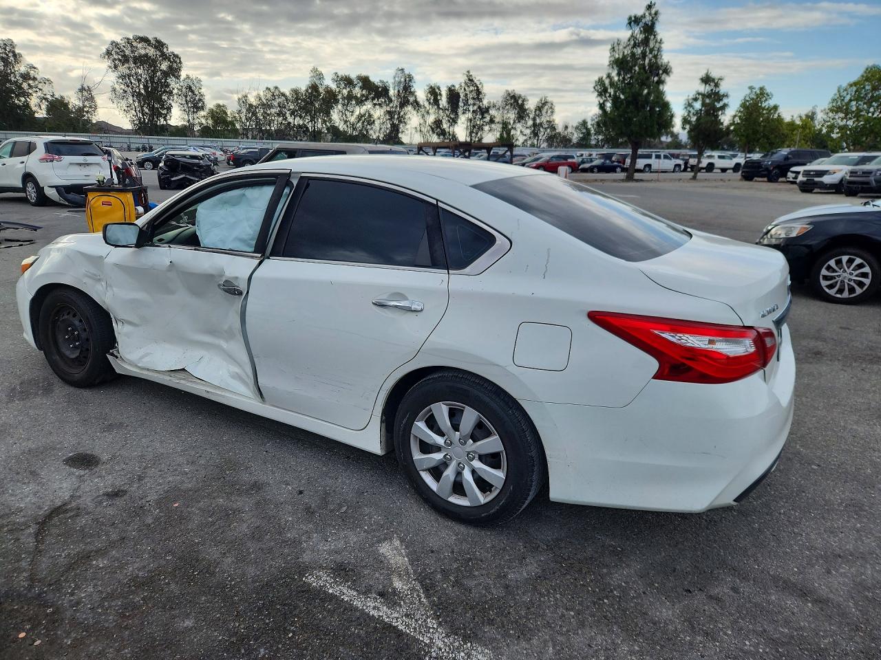 2017 Nissan Altima 2.5 S White vin: 1N4AL3AP6HN348396