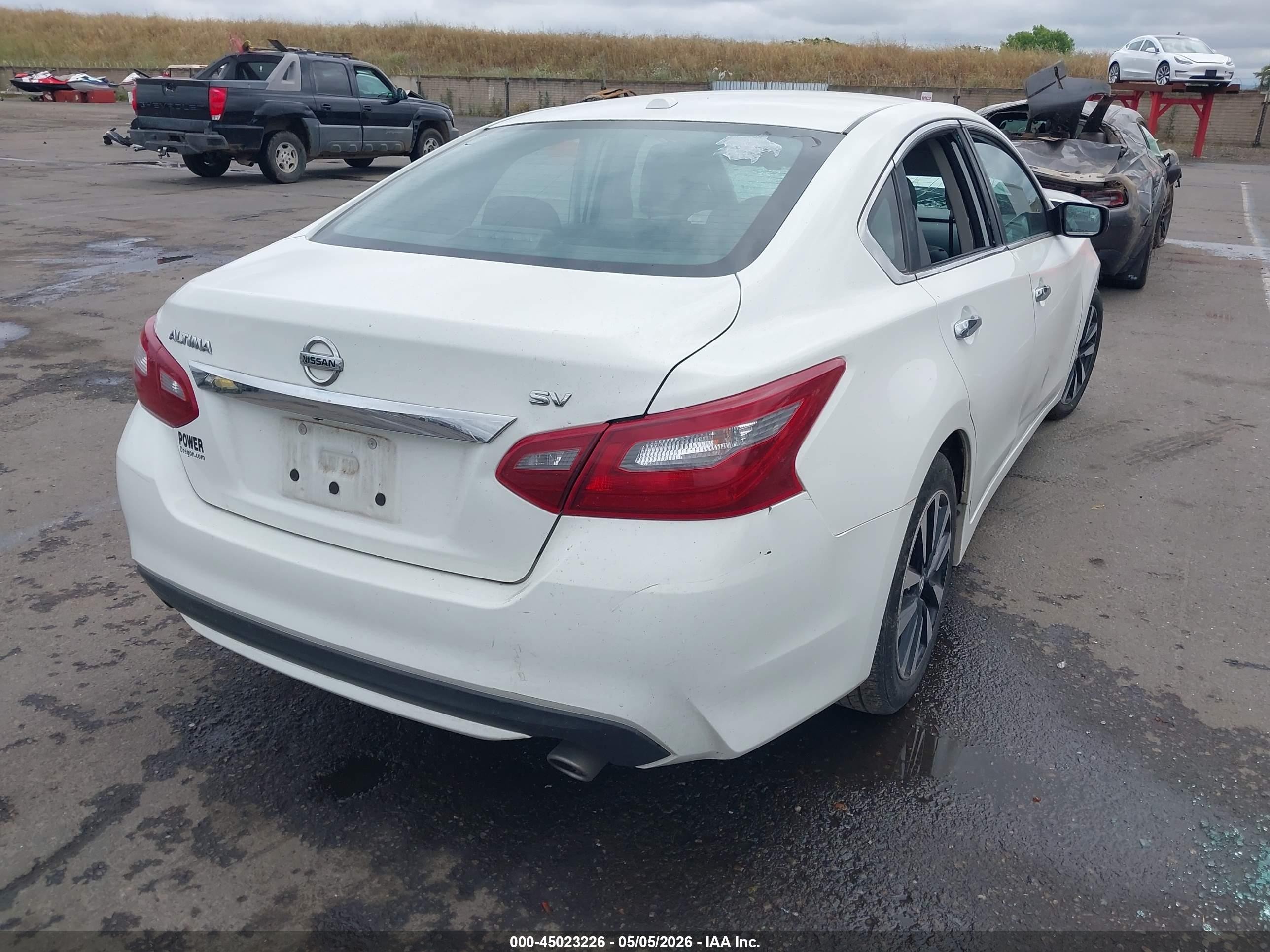 2018 Nissan Altima 2.5 Sv Белый vin: 1N4AL3AP6JC205238