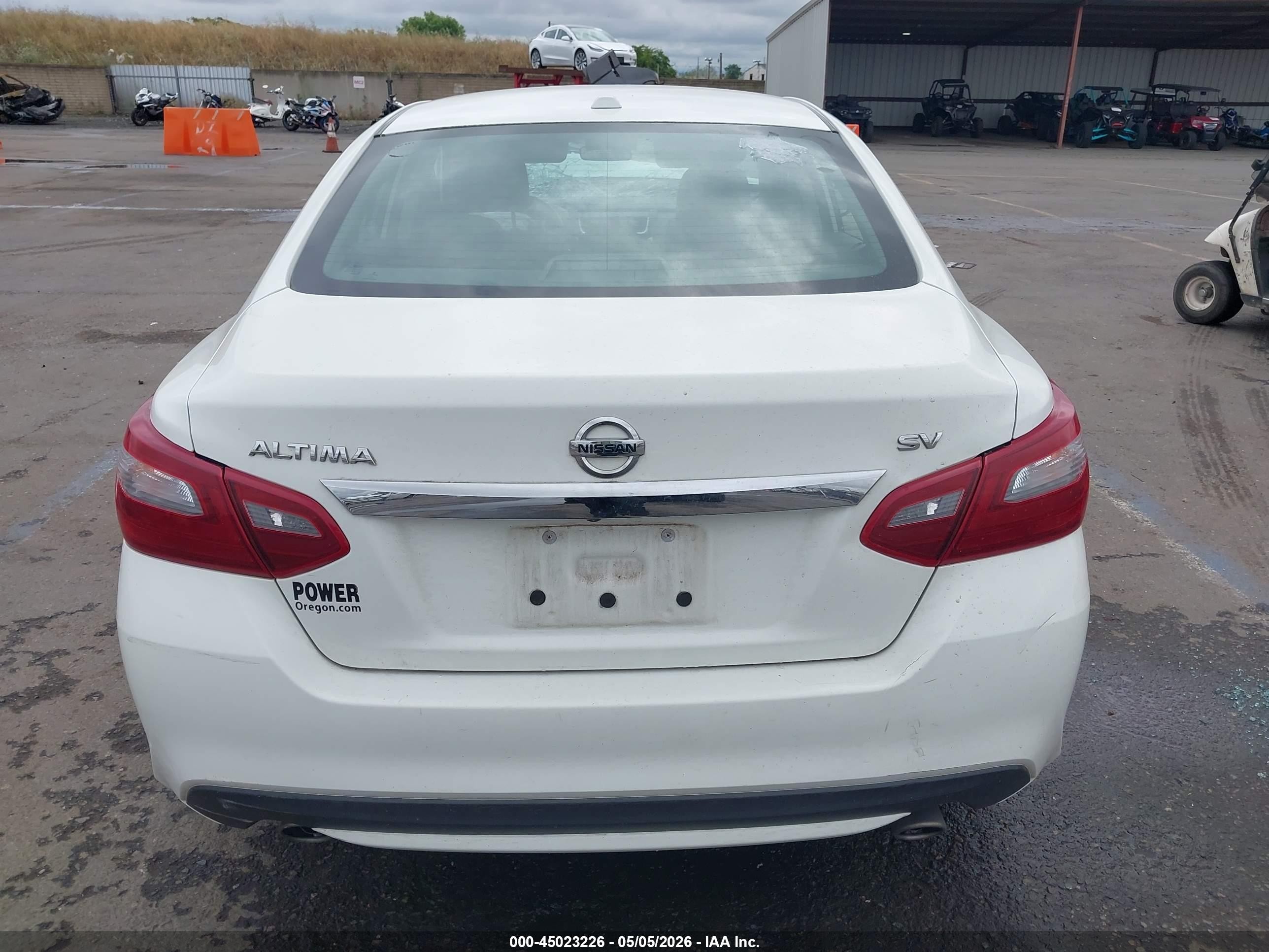 2018 Nissan Altima 2.5 Sv Белый vin: 1N4AL3AP6JC205238