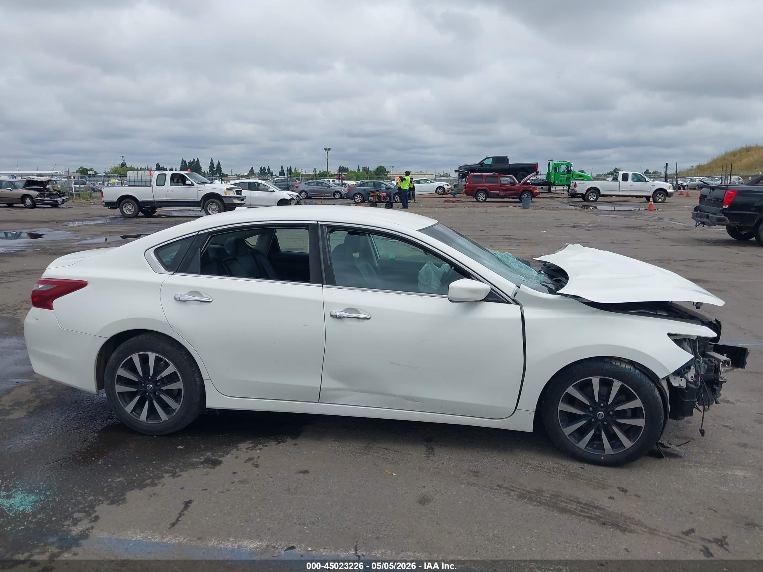 2018 Nissan Altima 2.5 Sv Белый vin: 1N4AL3AP6JC205238