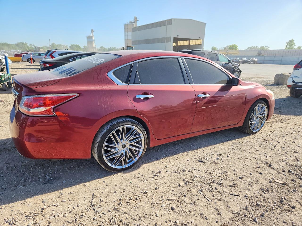 2013 Nissan Altima 2.5 Red vin: 1N4AL3AP7DC149024