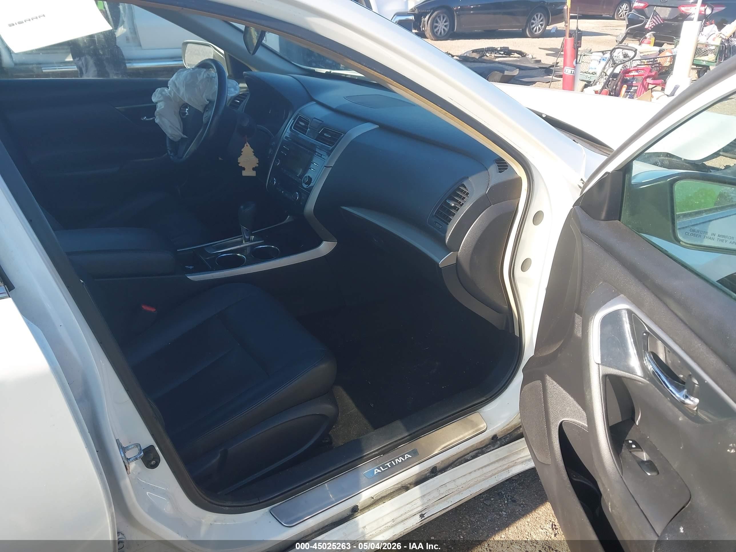 2013 Nissan Altima 2.5 Sv White vin: 1N4AL3AP7DC170293
