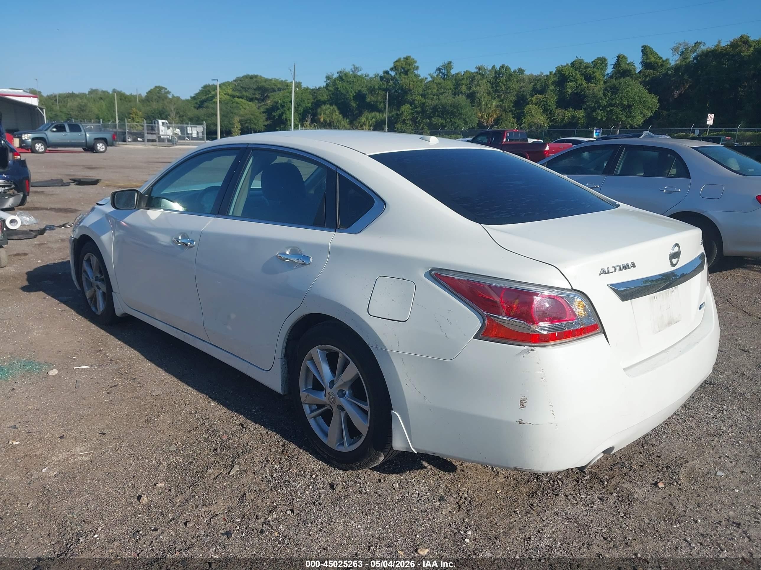 2013 Nissan Altima 2.5 Sv White vin: 1N4AL3AP7DC170293