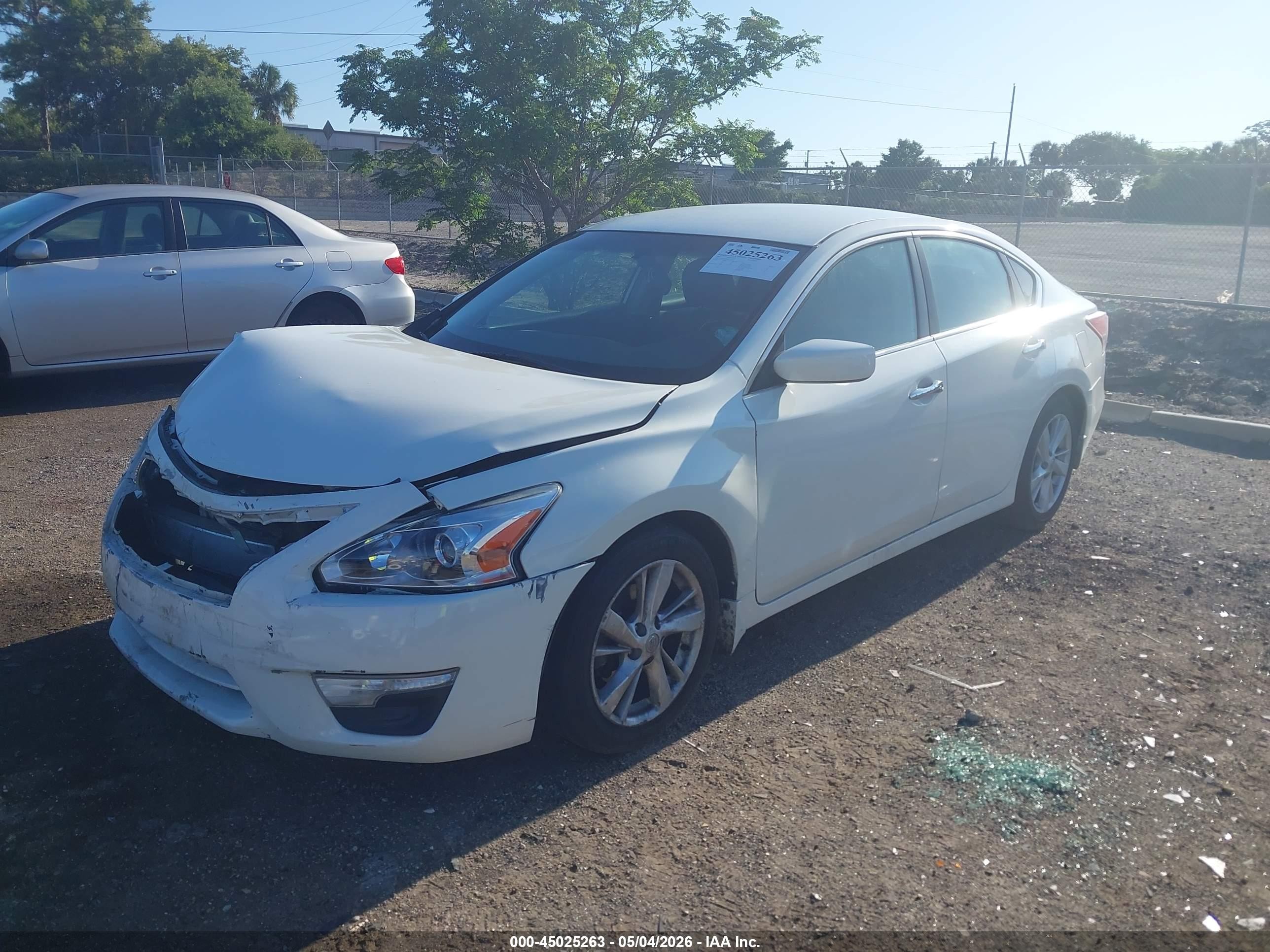 2013 Nissan Altima 2.5 Sv White vin: 1N4AL3AP7DC170293