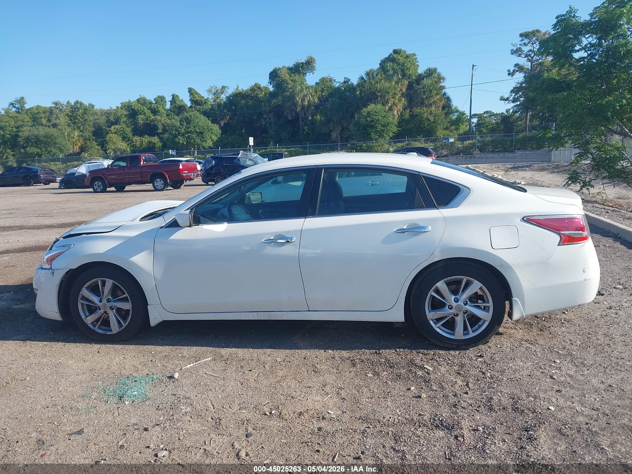 2013 Nissan Altima 2.5 Sv White vin: 1N4AL3AP7DC170293