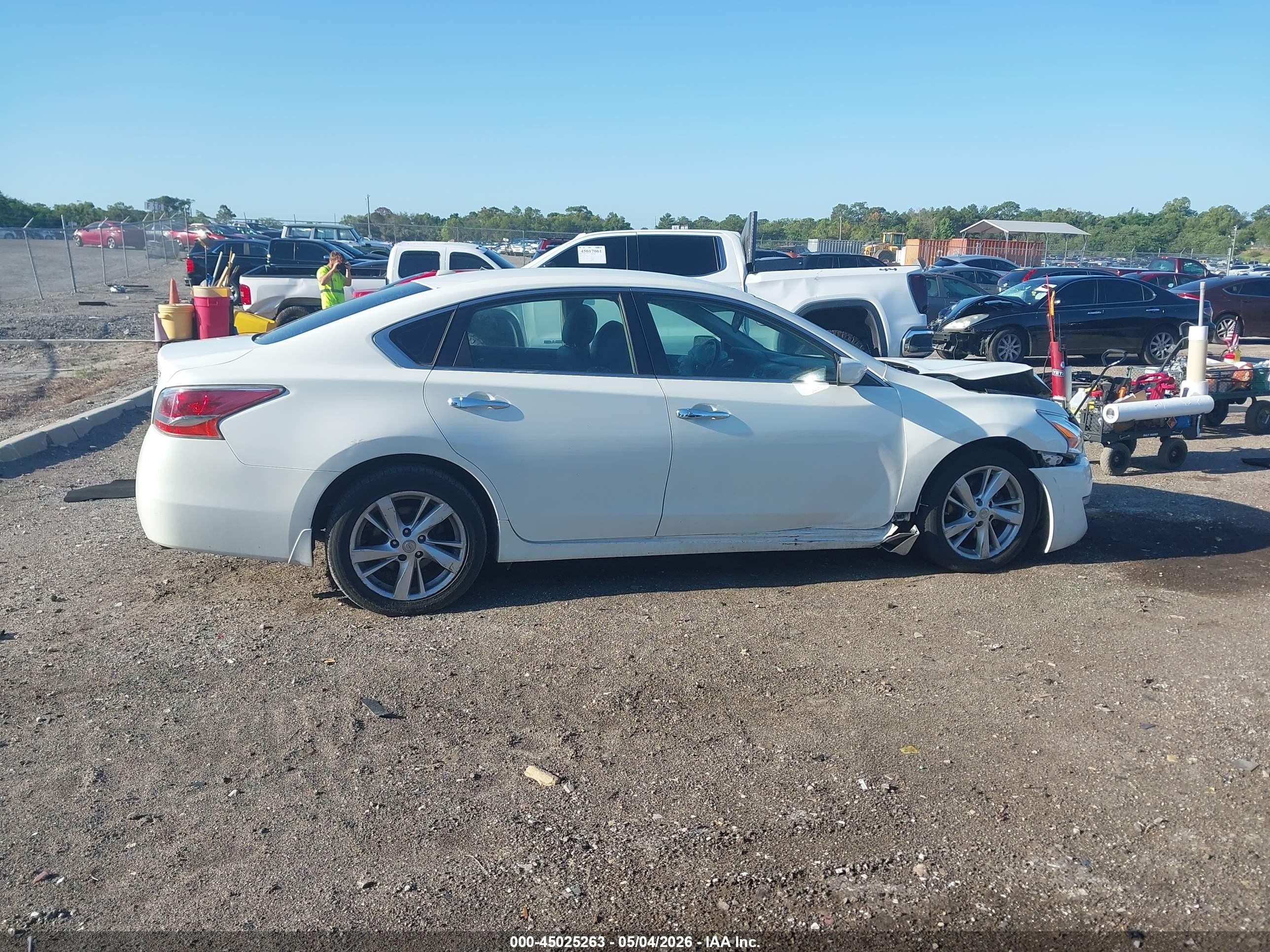 2013 Nissan Altima 2.5 Sv White vin: 1N4AL3AP7DC170293