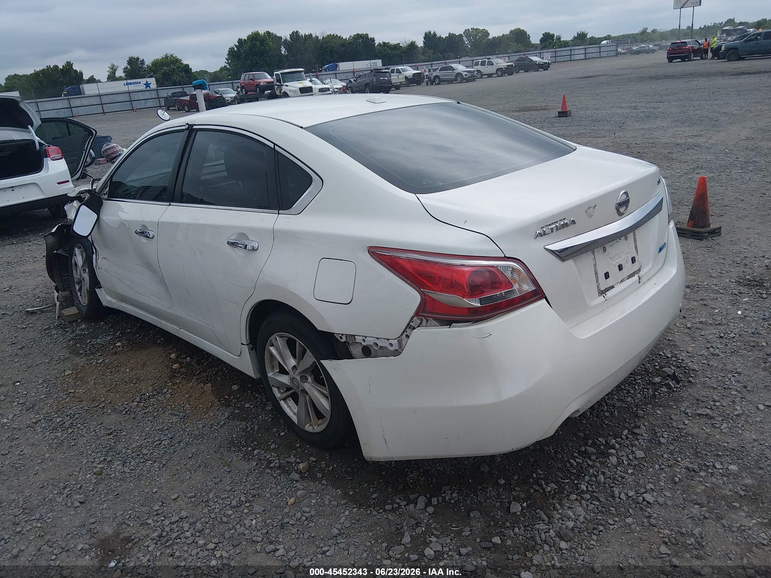2013 Nissan Altima 2.5 Sv White vin: 1N4AL3AP7DC186963