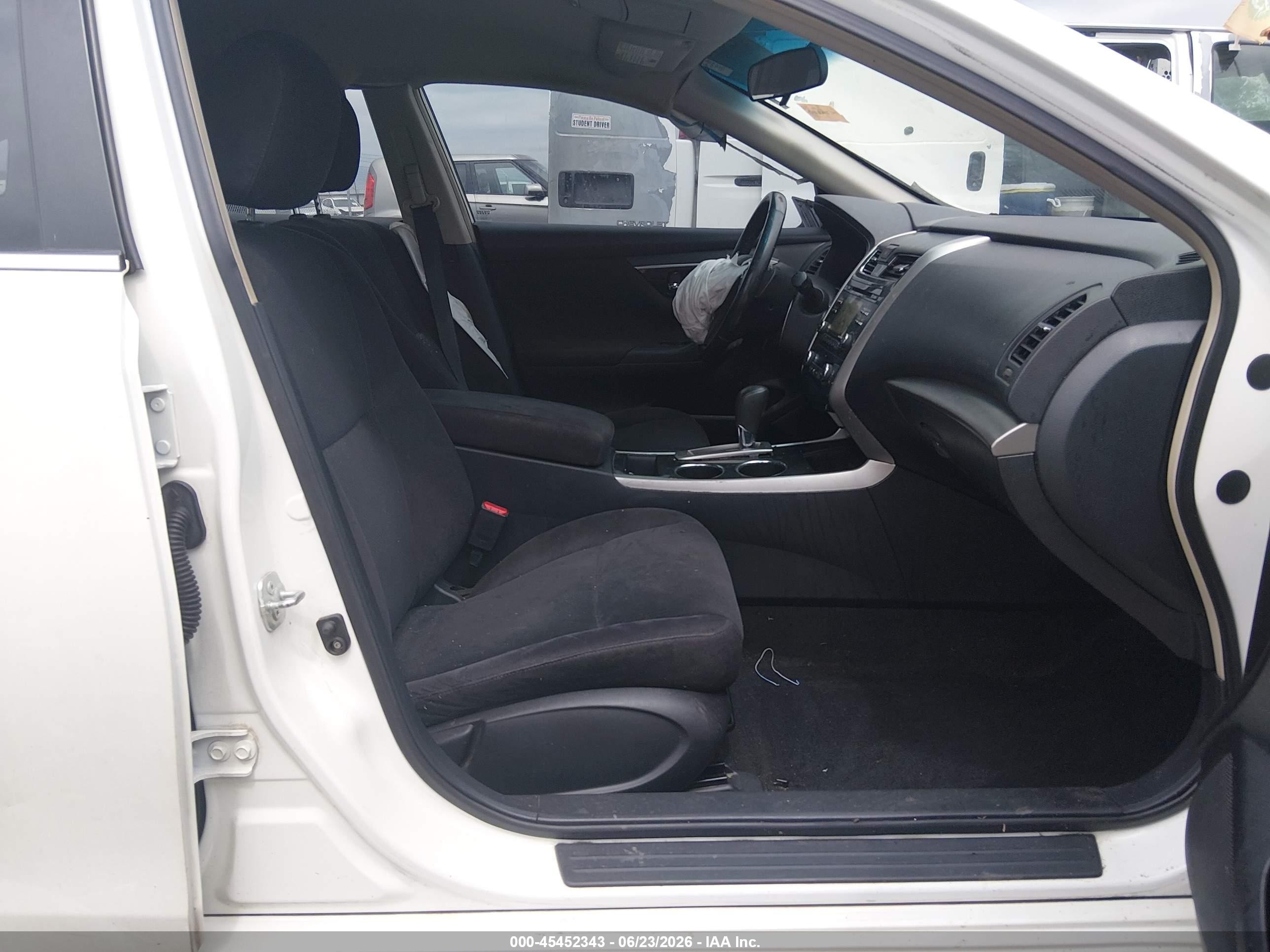 2013 Nissan Altima 2.5 Sv White vin: 1N4AL3AP7DC186963