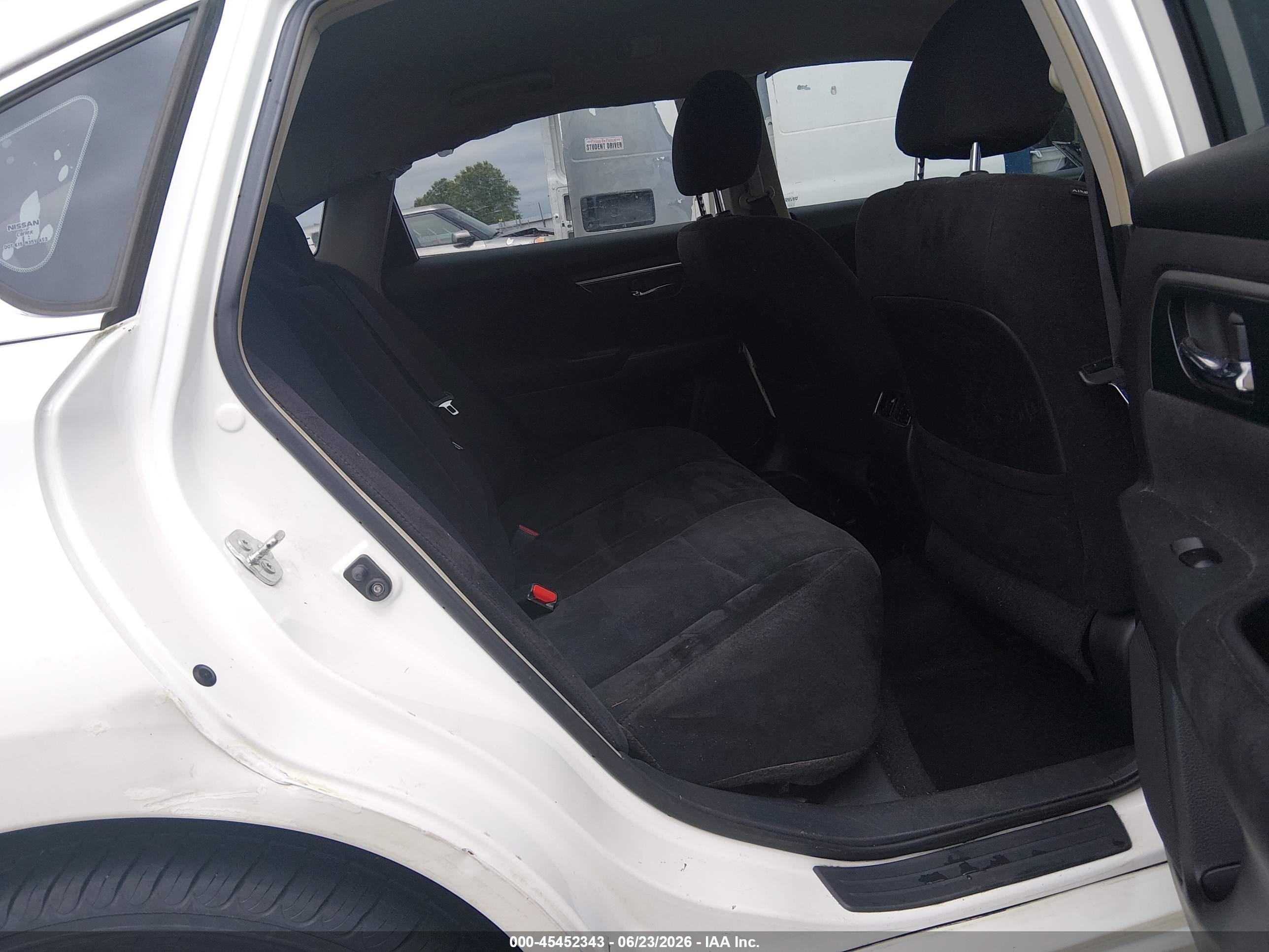 2013 Nissan Altima 2.5 Sv White vin: 1N4AL3AP7DC186963