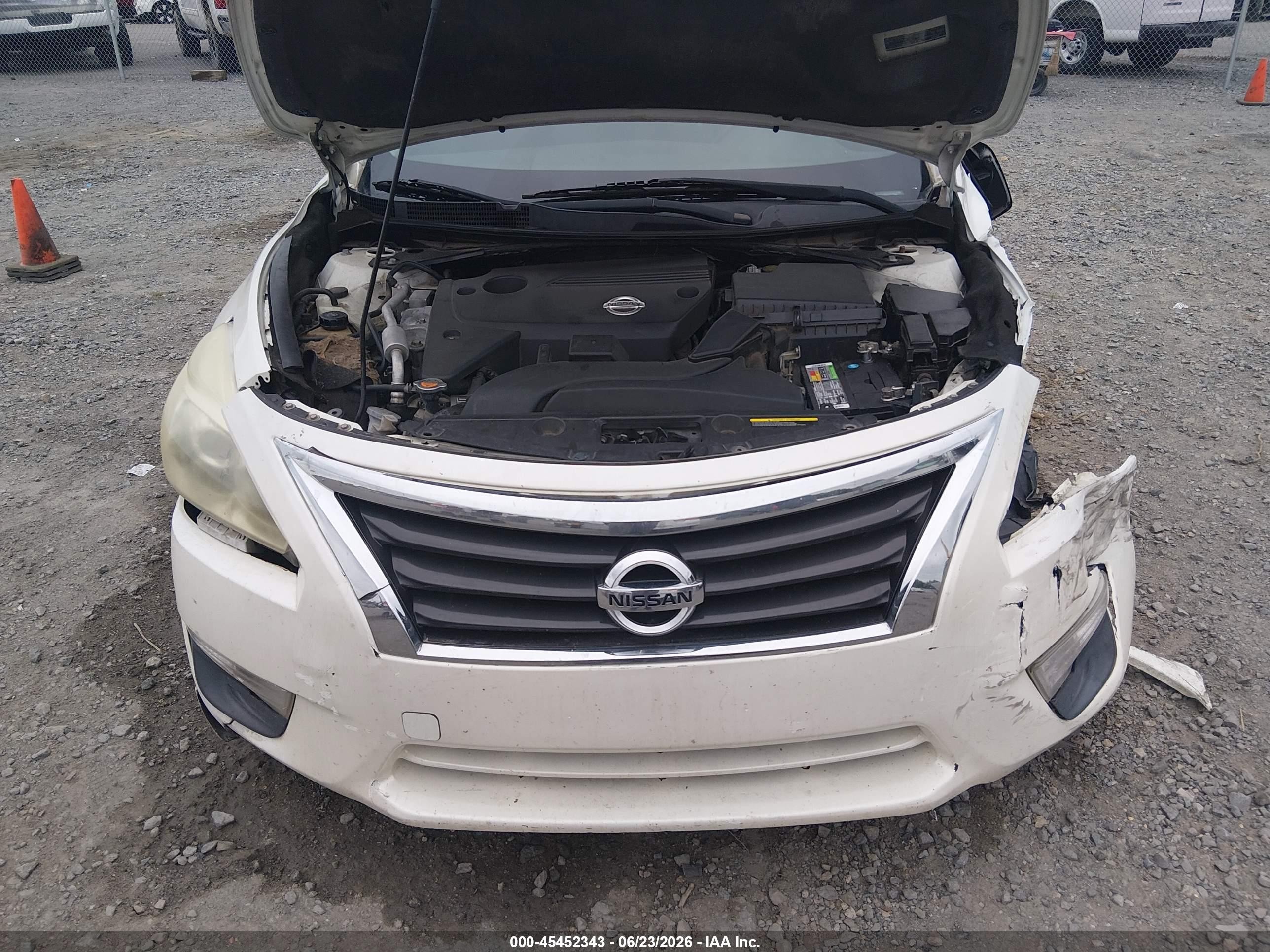 2013 Nissan Altima 2.5 Sv White vin: 1N4AL3AP7DC186963