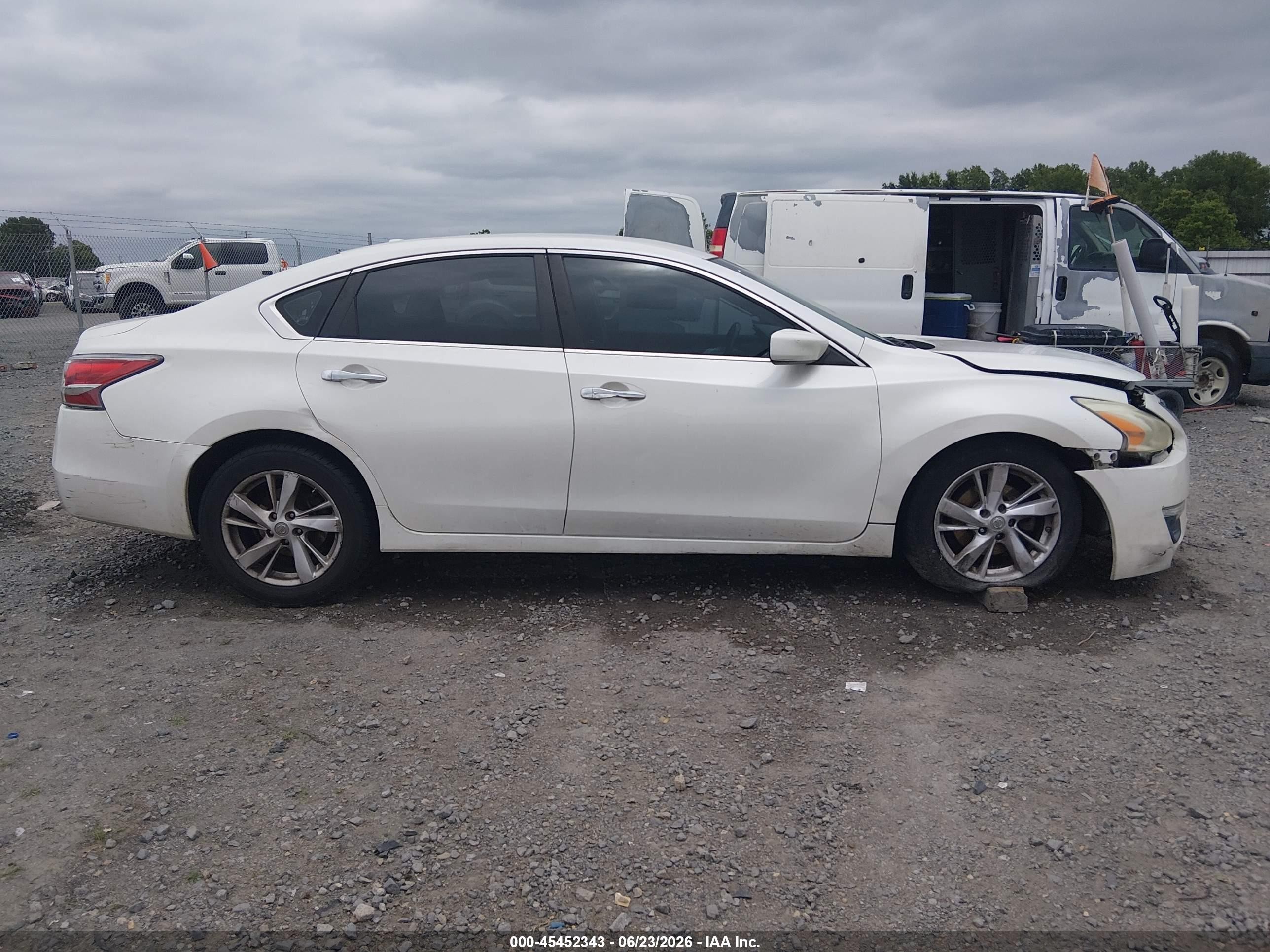 2013 Nissan Altima 2.5 Sv White vin: 1N4AL3AP7DC186963