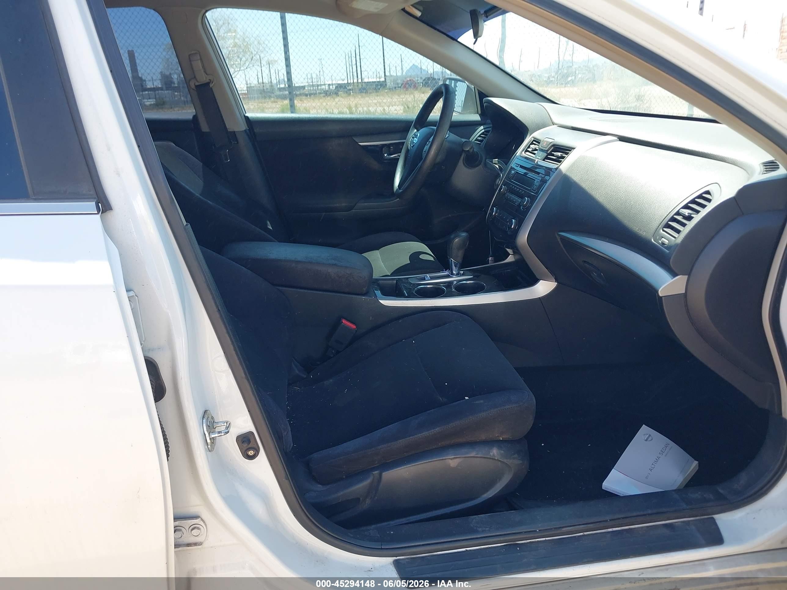 2013 Nissan Altima 2.5 S Cream vin: 1N4AL3AP7DC189622
