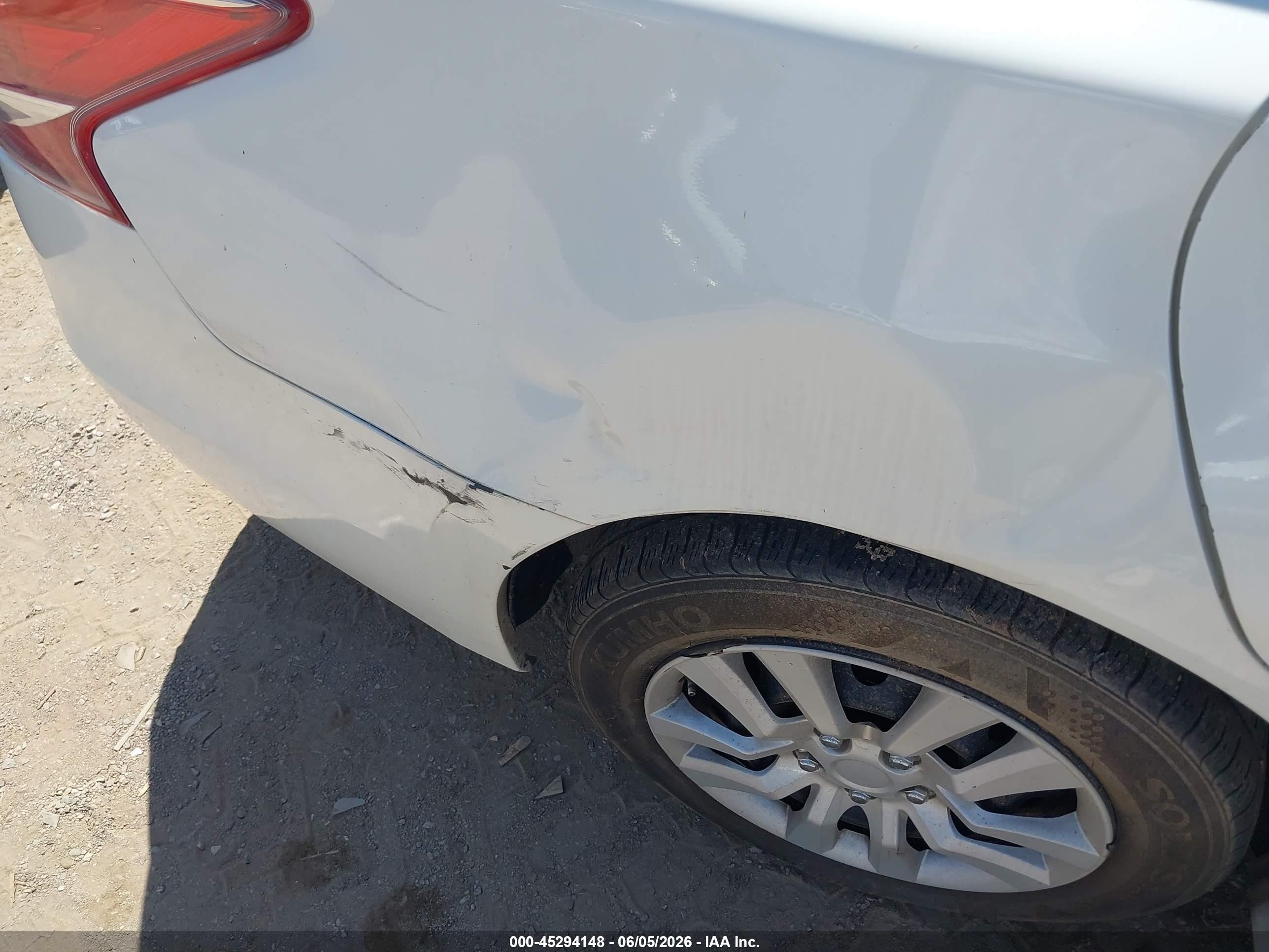 2013 Nissan Altima 2.5 S Cream vin: 1N4AL3AP7DC189622