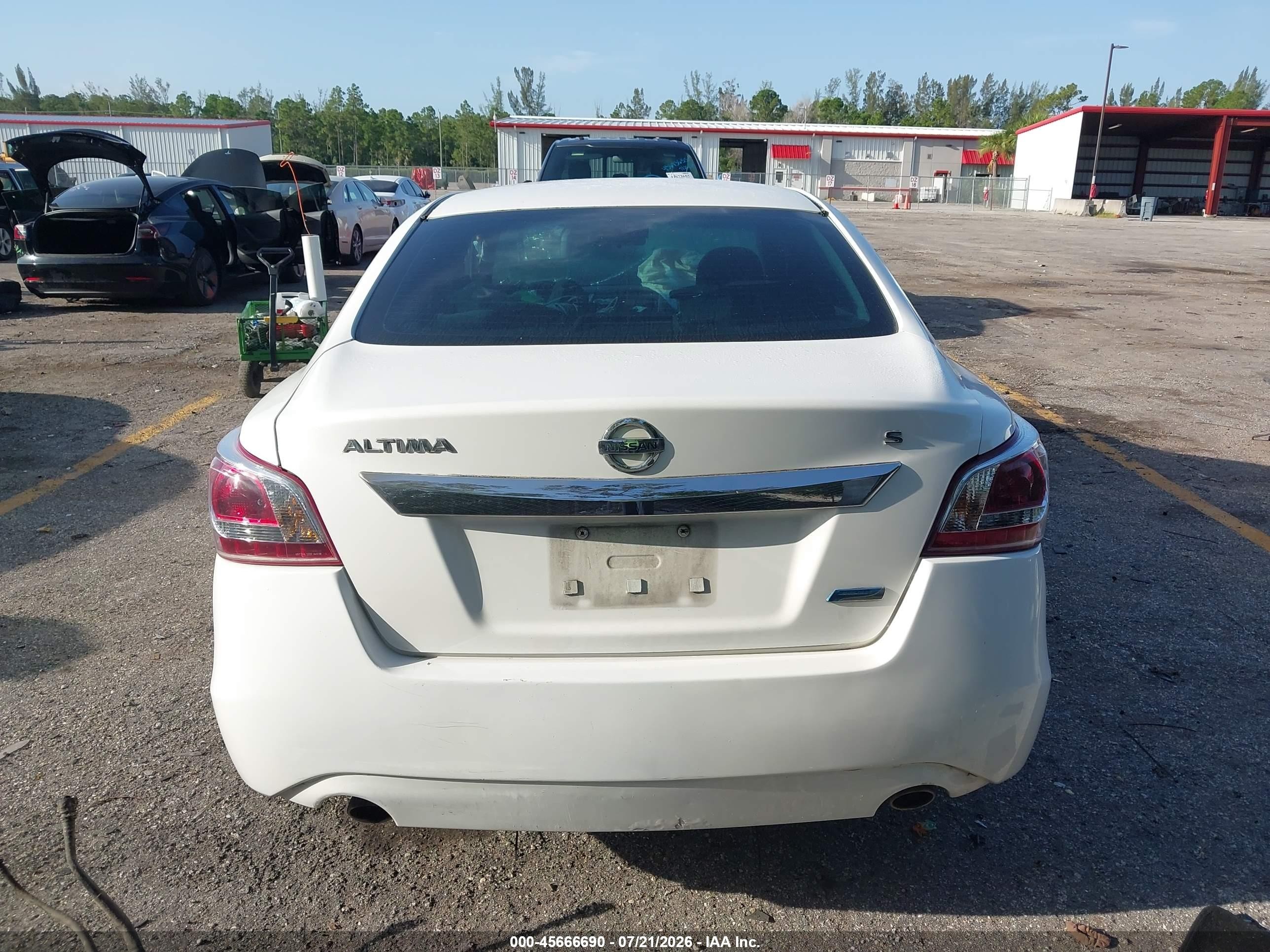 2013 Nissan Altima 2.5 S White vin: 1N4AL3AP7DC228192