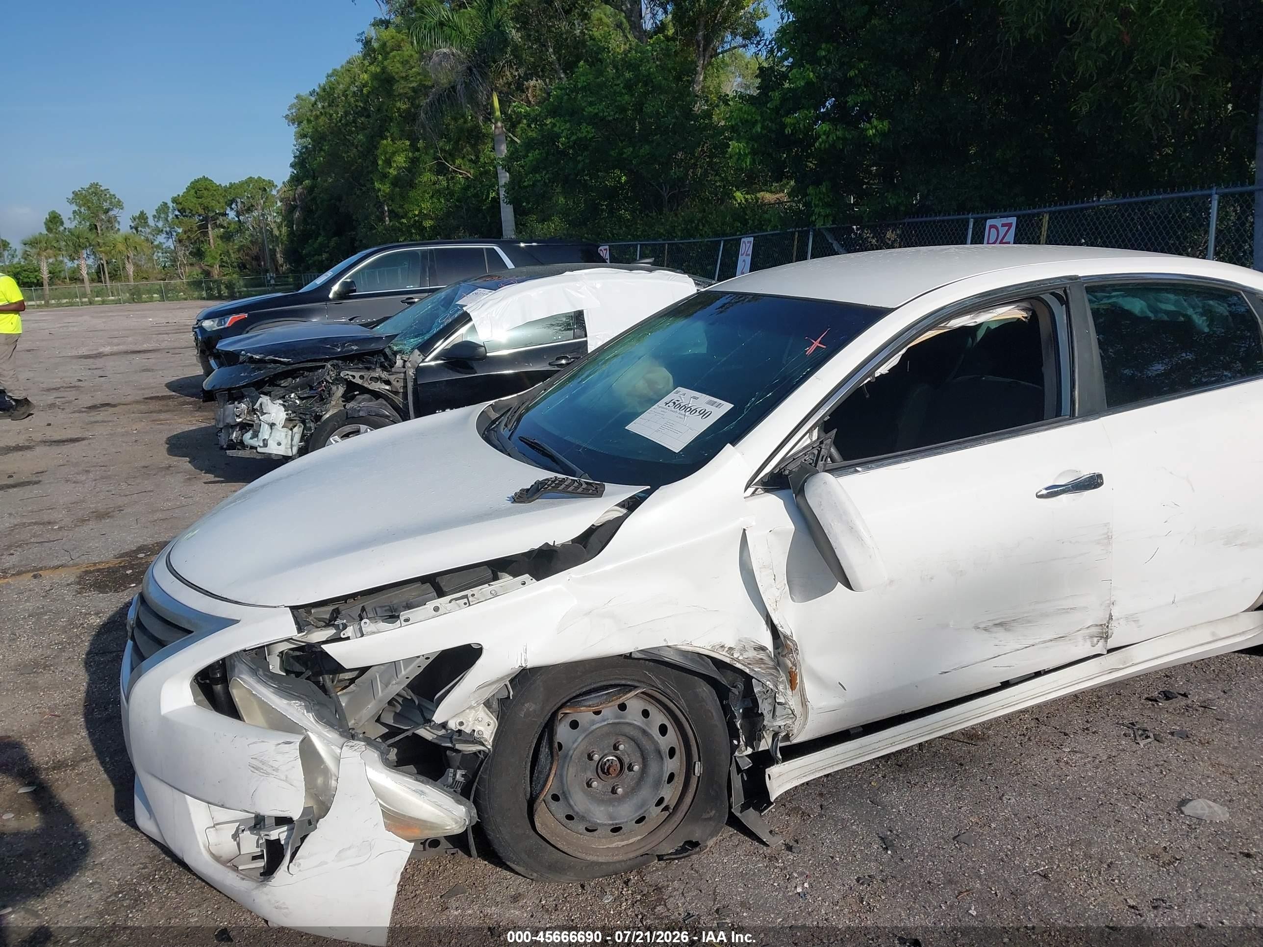 2013 Nissan Altima 2.5 S White vin: 1N4AL3AP7DC228192