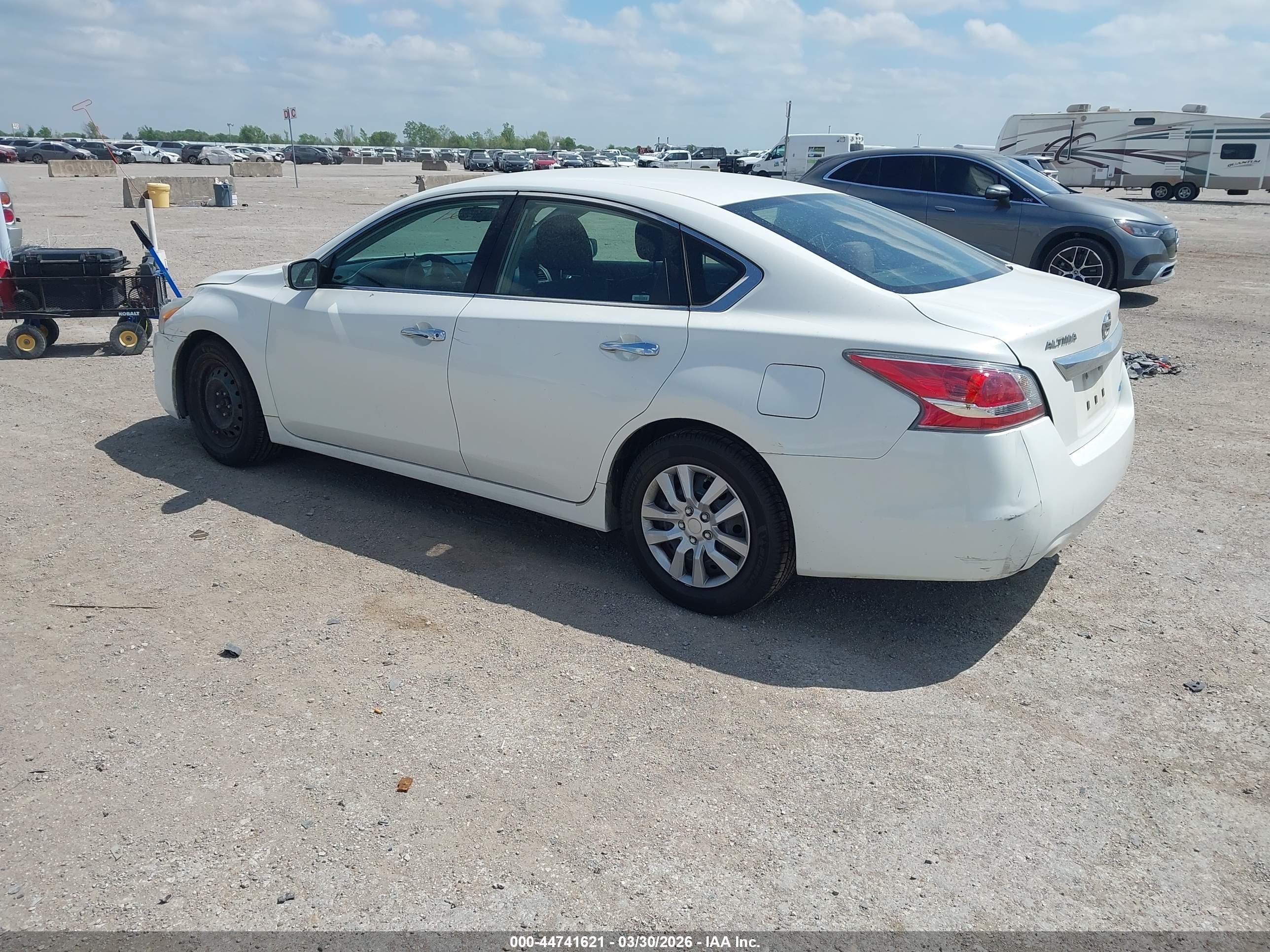 2013 Nissan Altima 2.5 S Белый vin: 1N4AL3AP7DC247163