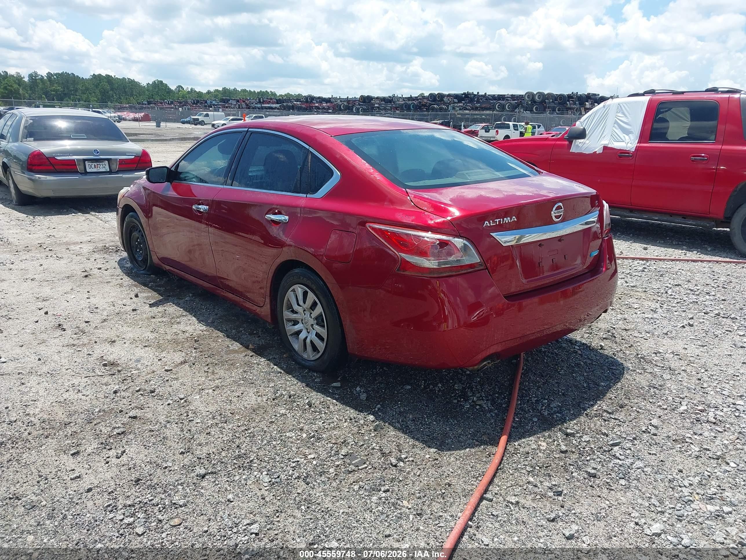2013 Nissan Altima 2.5 S Red vin: 1N4AL3AP7DC260575