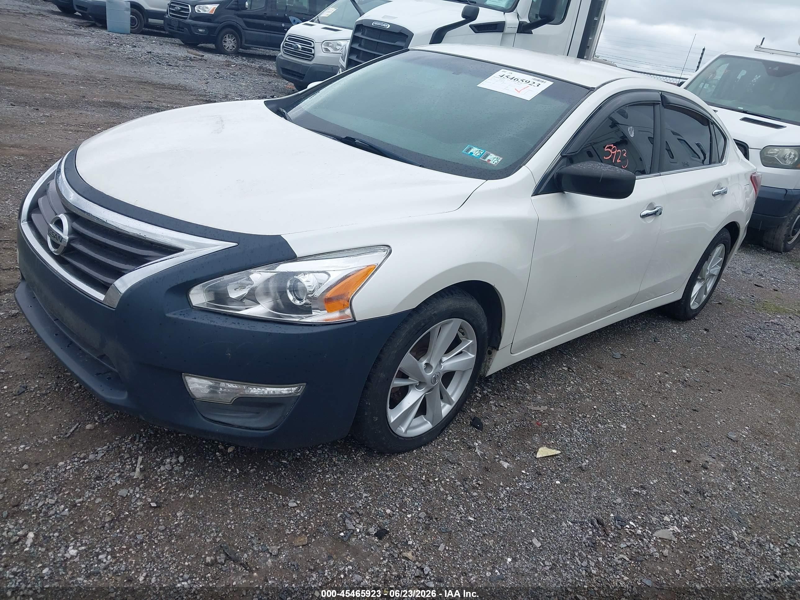 2013 Nissan Altima 2.5 Sv White vin: 1N4AL3AP7DC282799