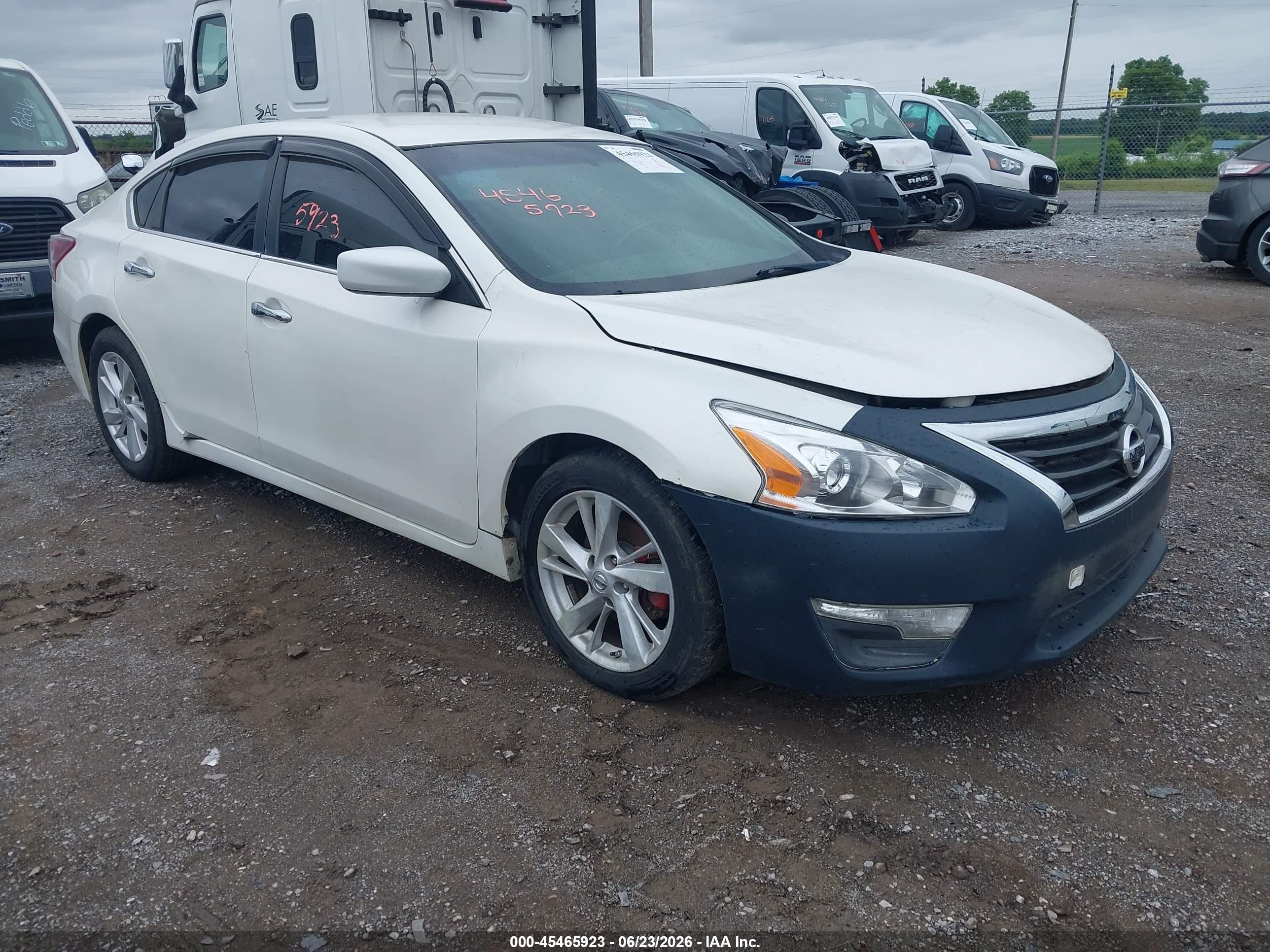 2013 Nissan Altima 2.5 Sv White vin: 1N4AL3AP7DC282799