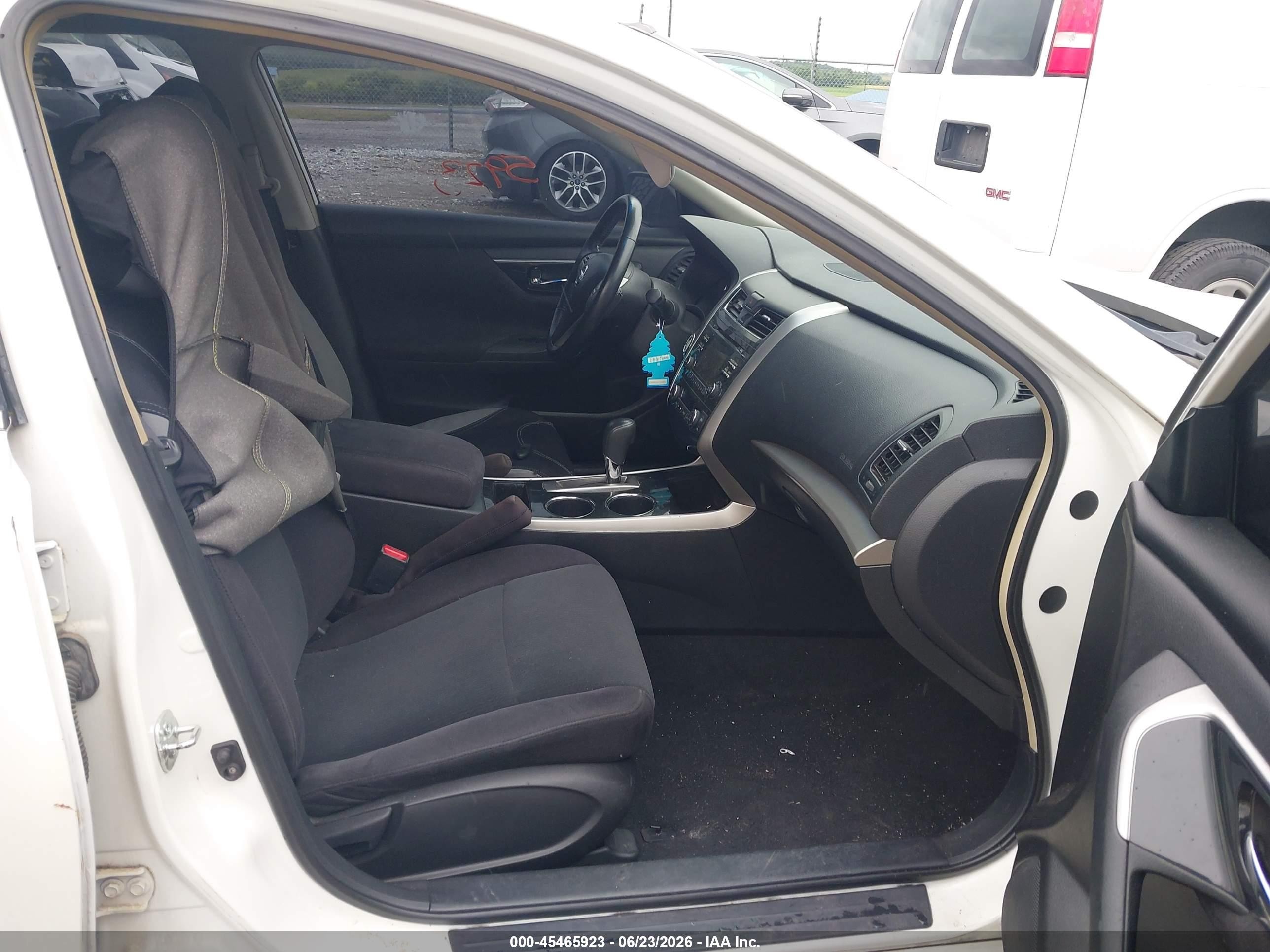 2013 Nissan Altima 2.5 Sv White vin: 1N4AL3AP7DC282799