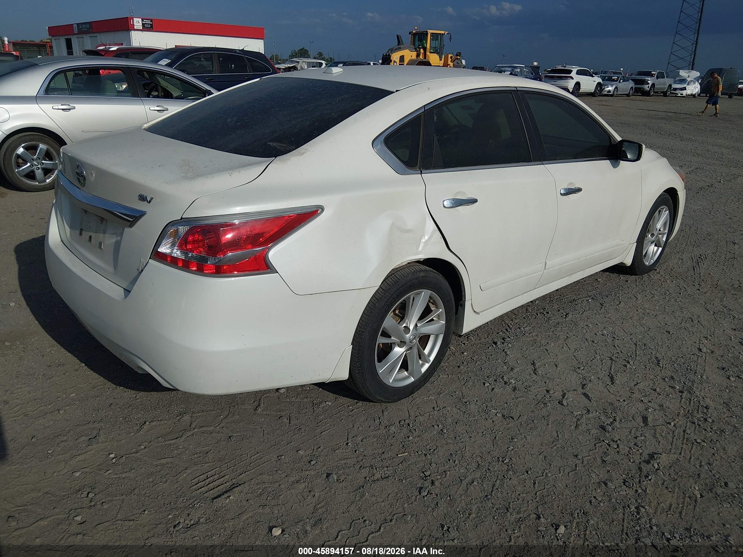 2013 Nissan Altima 2.5 Sv White vin: 1N4AL3AP7DC285668