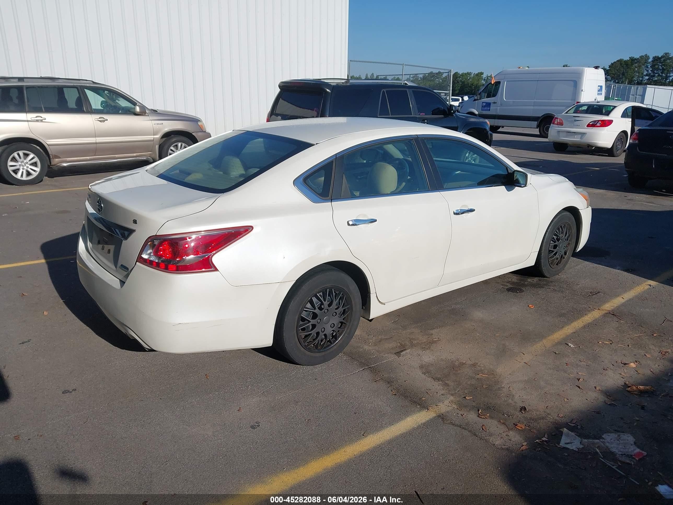 2013 Nissan Altima 2.5 S White vin: 1N4AL3AP7DC293365