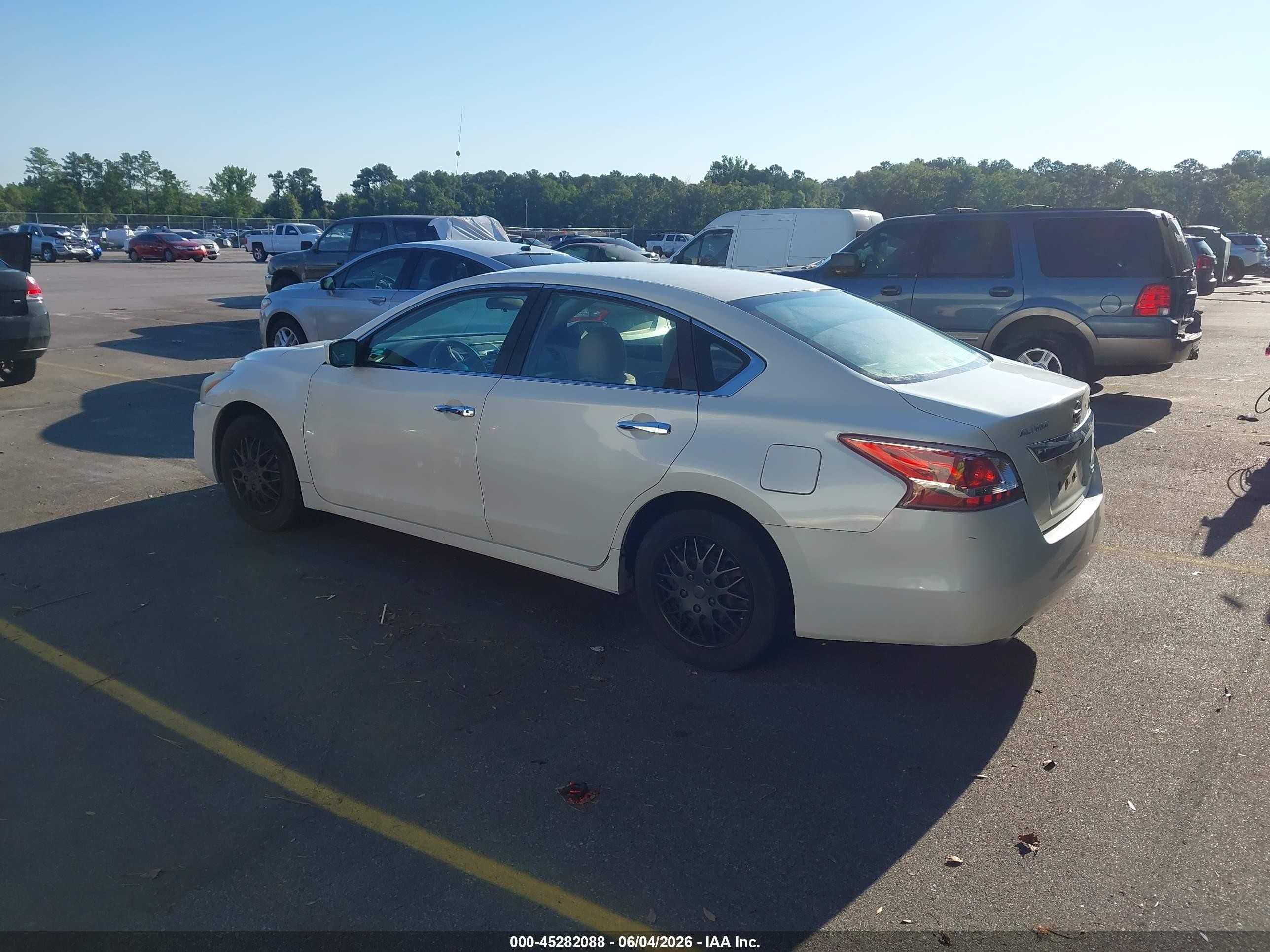 2013 Nissan Altima 2.5 S White vin: 1N4AL3AP7DC293365