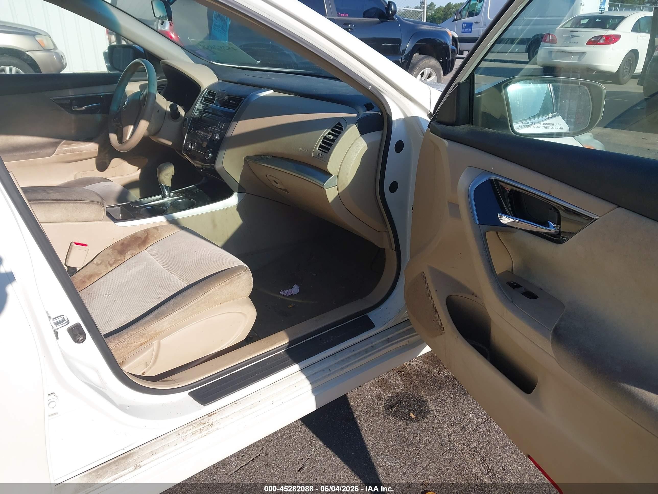 2013 Nissan Altima 2.5 S White vin: 1N4AL3AP7DC293365
