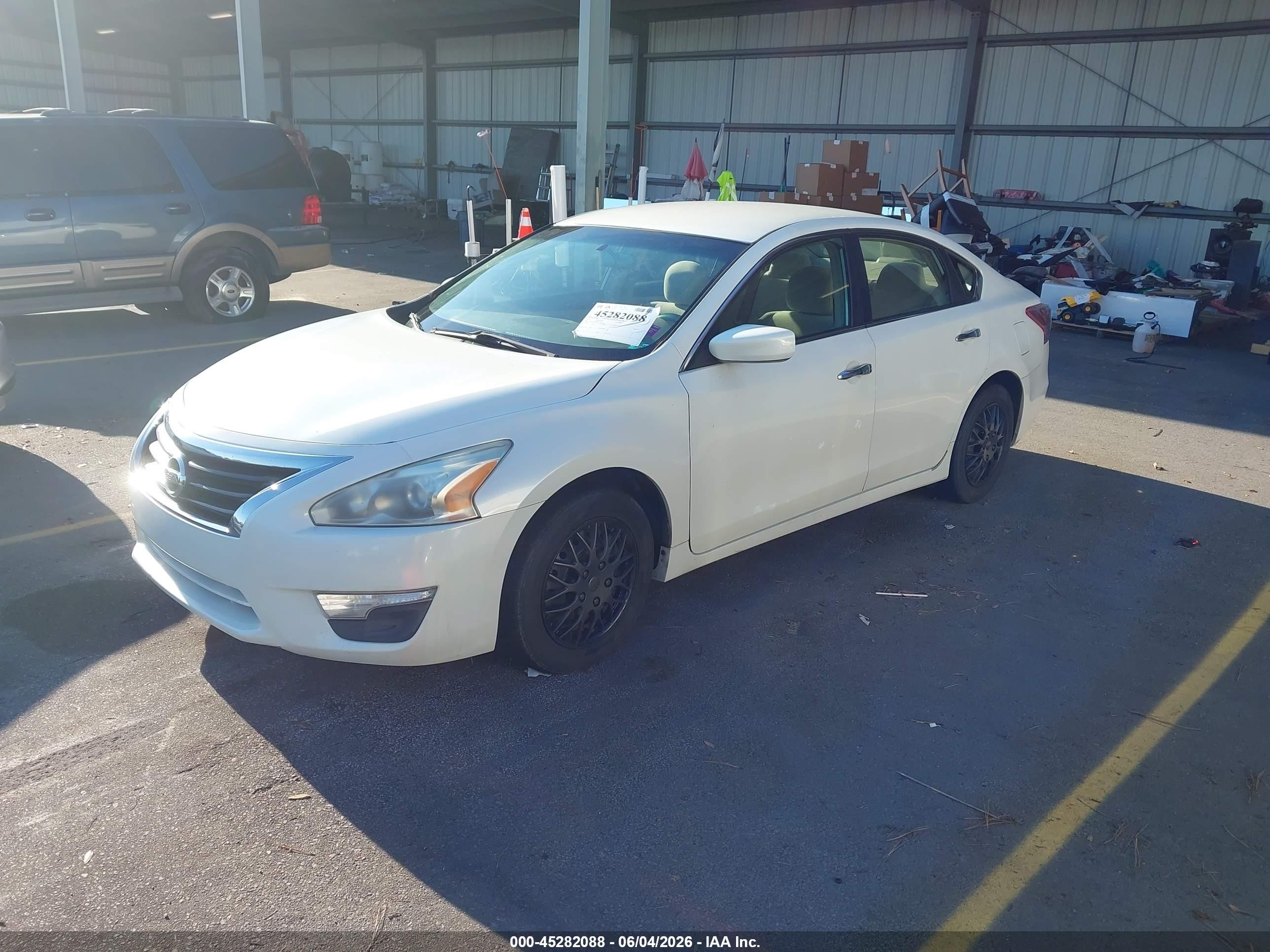 2013 Nissan Altima 2.5 S White vin: 1N4AL3AP7DC293365