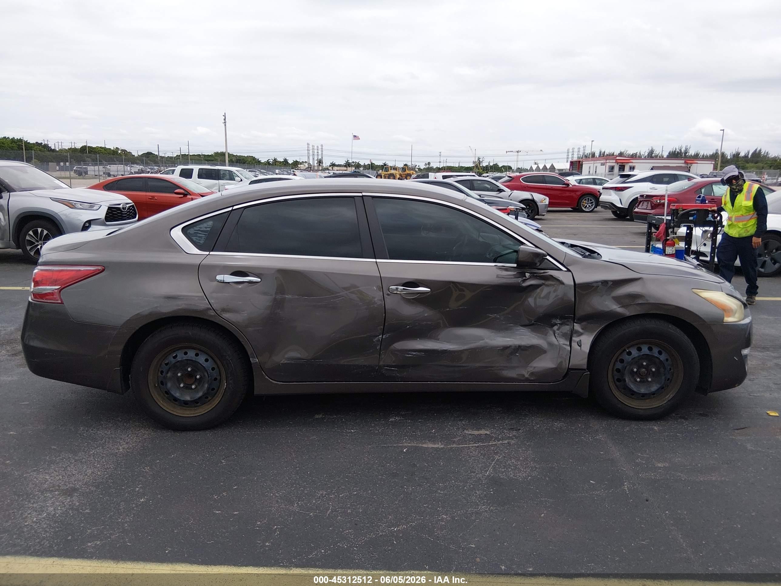 2013 Nissan Altima 2.5 S Коричневый vin: 1N4AL3AP7DC297058