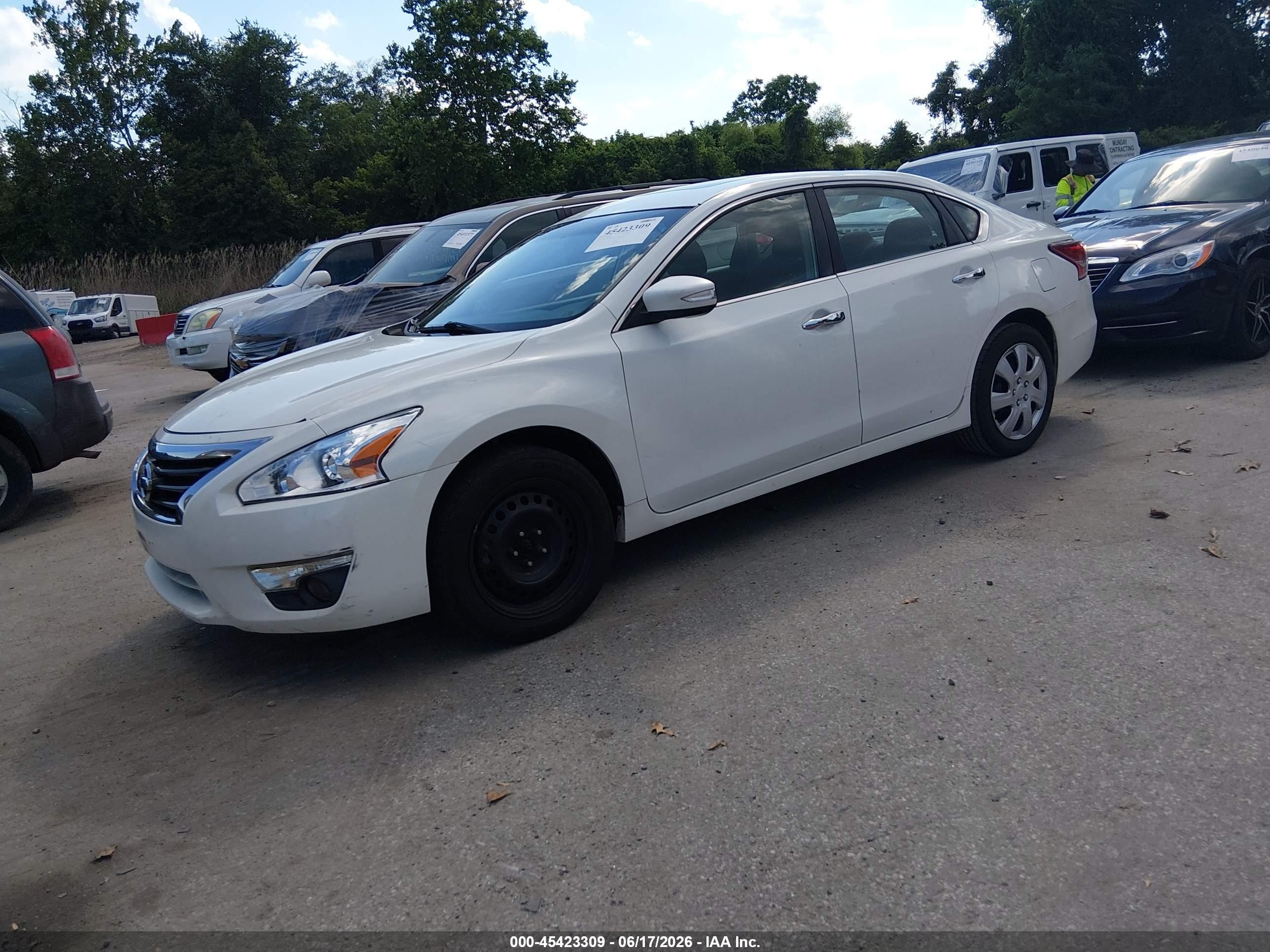 2013 Nissan Altima 2.5 Sv White vin: 1N4AL3AP7DN400841