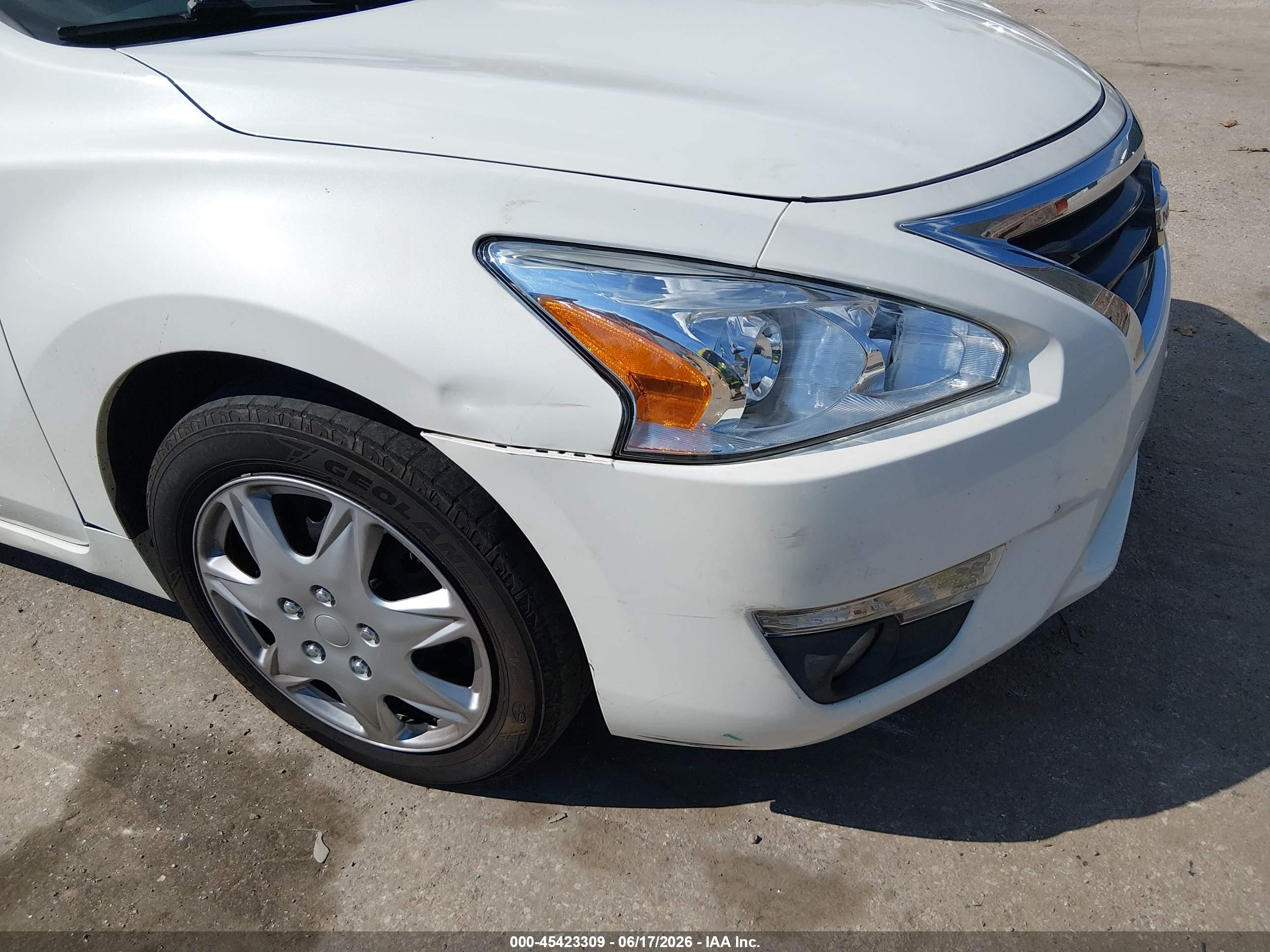 2013 Nissan Altima 2.5 Sv White vin: 1N4AL3AP7DN400841