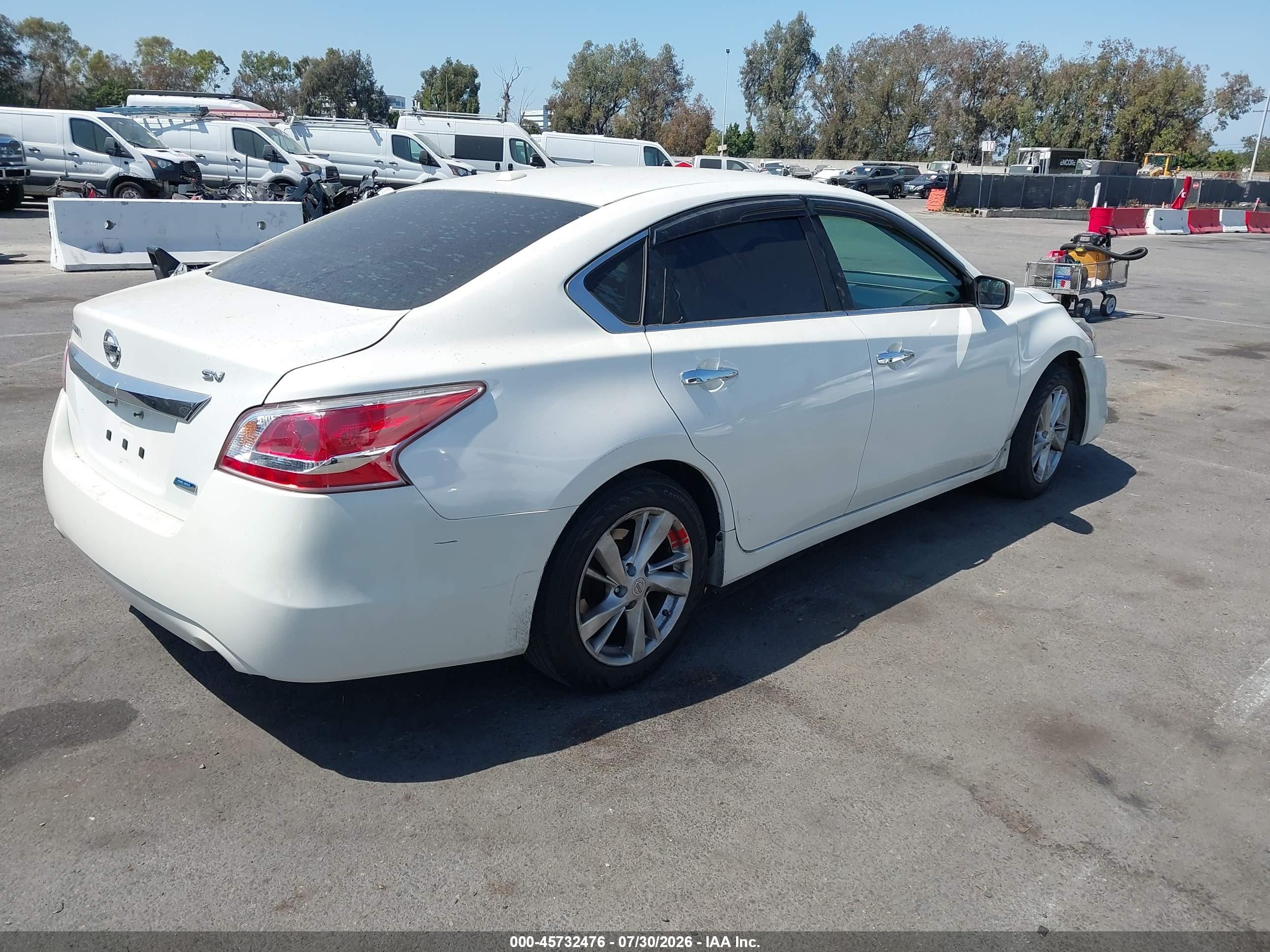 2013 Nissan Altima 2.5 Sv White vin: 1N4AL3AP7DN430762