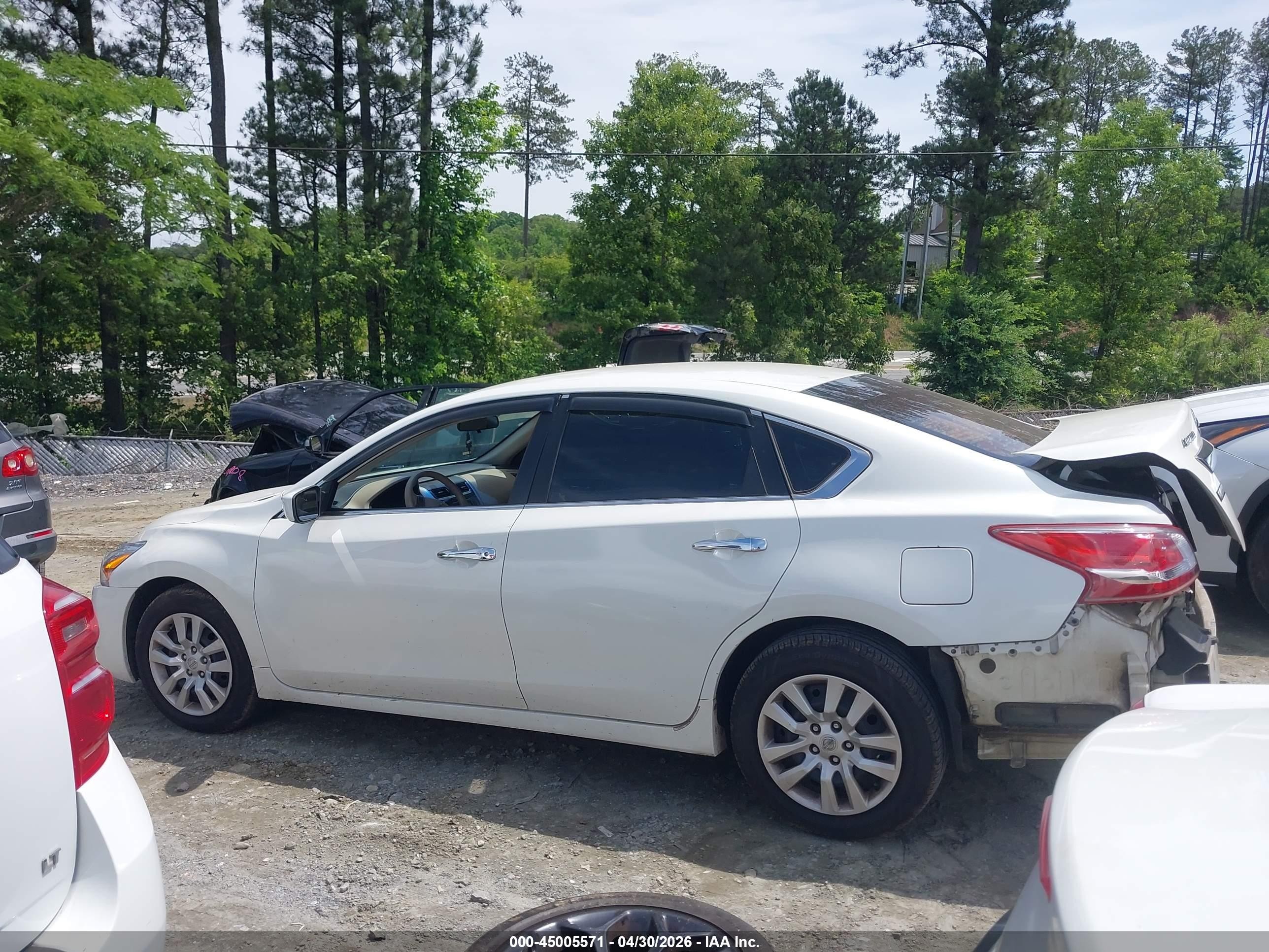 2013 Nissan Altima 2.5 S White vin: 1N4AL3AP7DN442393