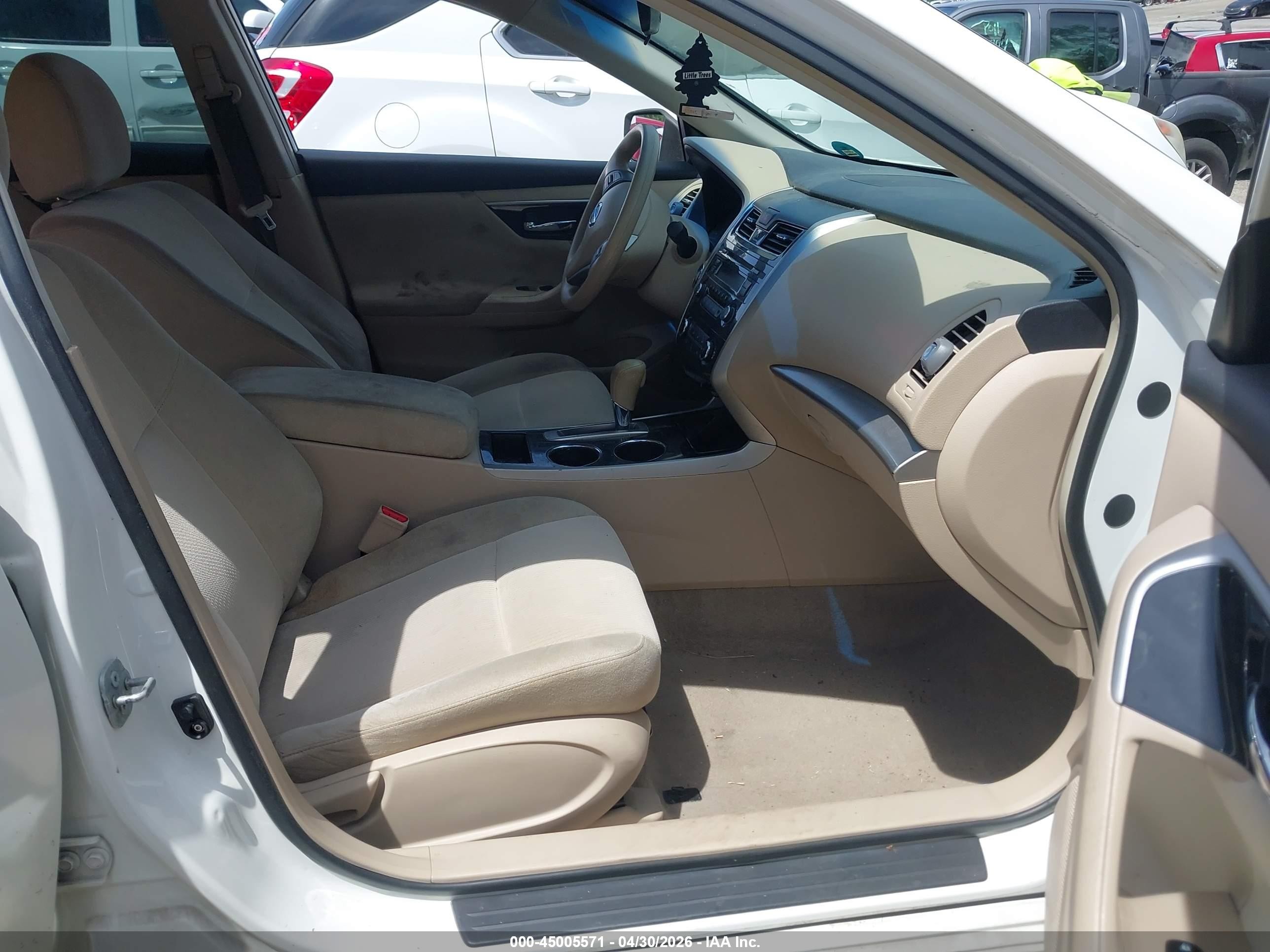 2013 Nissan Altima 2.5 S White vin: 1N4AL3AP7DN442393