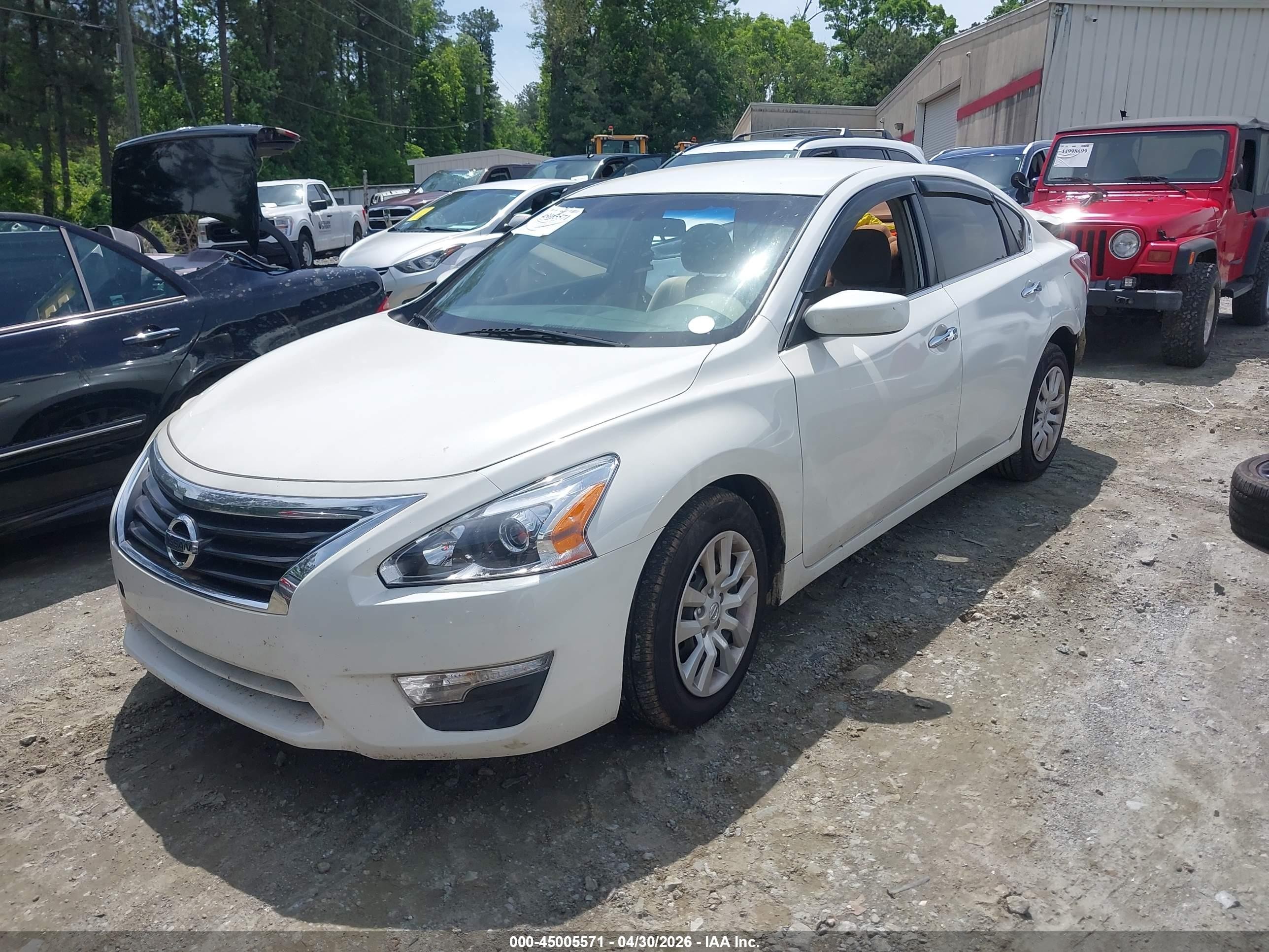 2013 Nissan Altima 2.5 S White vin: 1N4AL3AP7DN442393