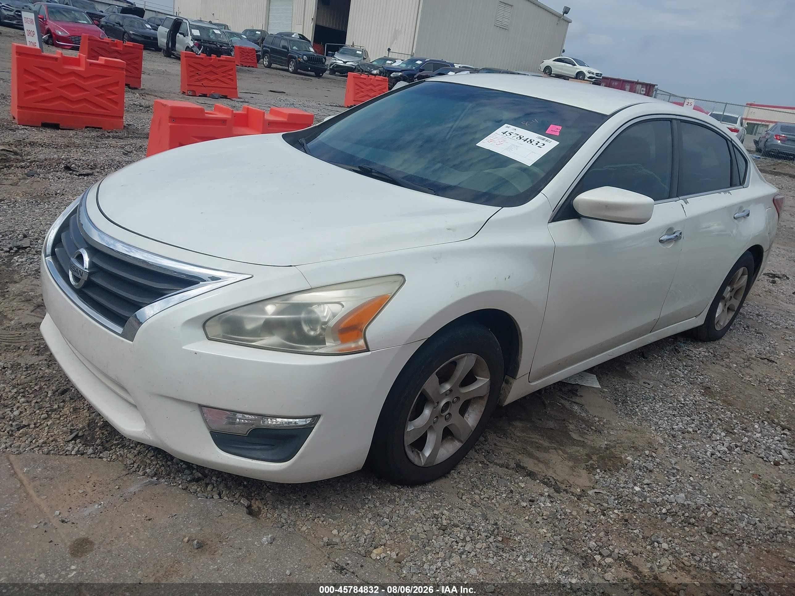 2013 Nissan Altima 2.5 Sv Белый vin: 1N4AL3AP7DN443267