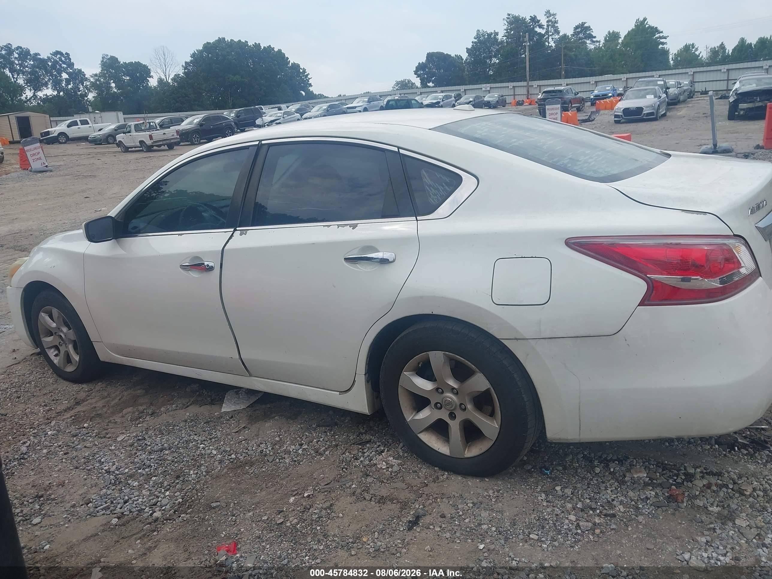 2013 Nissan Altima 2.5 Sv Белый vin: 1N4AL3AP7DN443267