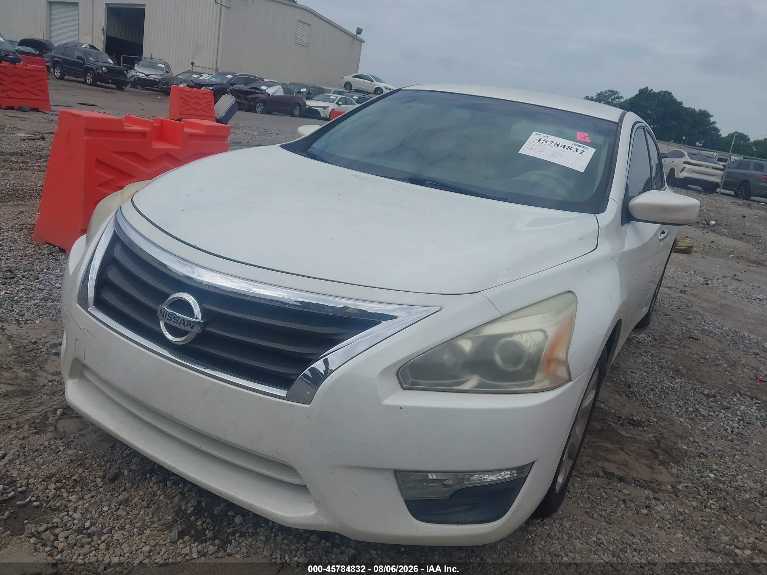 2013 Nissan Altima 2.5 Sv Белый vin: 1N4AL3AP7DN443267