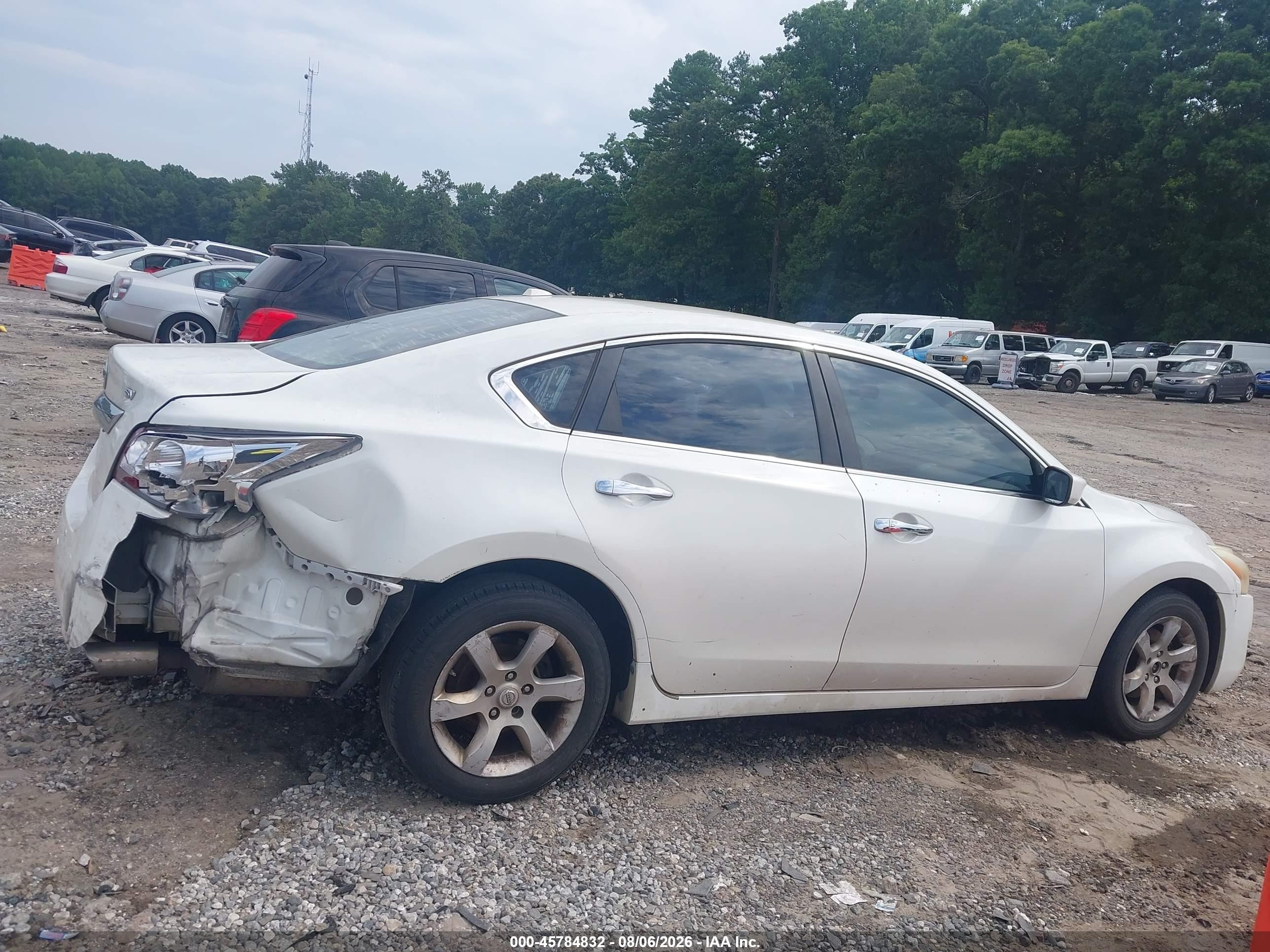 2013 Nissan Altima 2.5 Sv Белый vin: 1N4AL3AP7DN443267