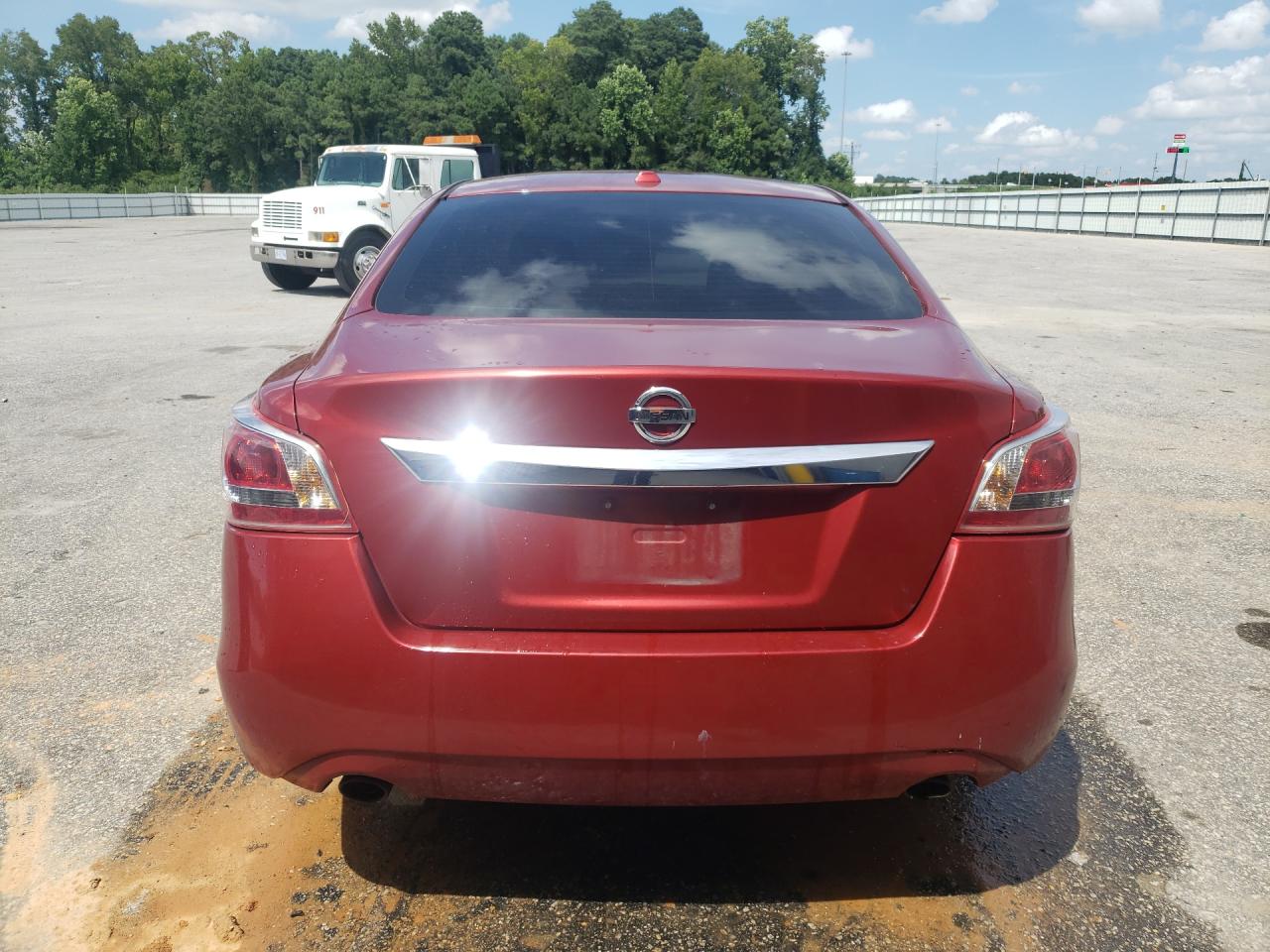 2013 Nissan Altima 2.5 Burgundy vin: 1N4AL3AP7DN456052 Damage: Rear Bumper, Heavy Scratch, 1 To 2 Inches