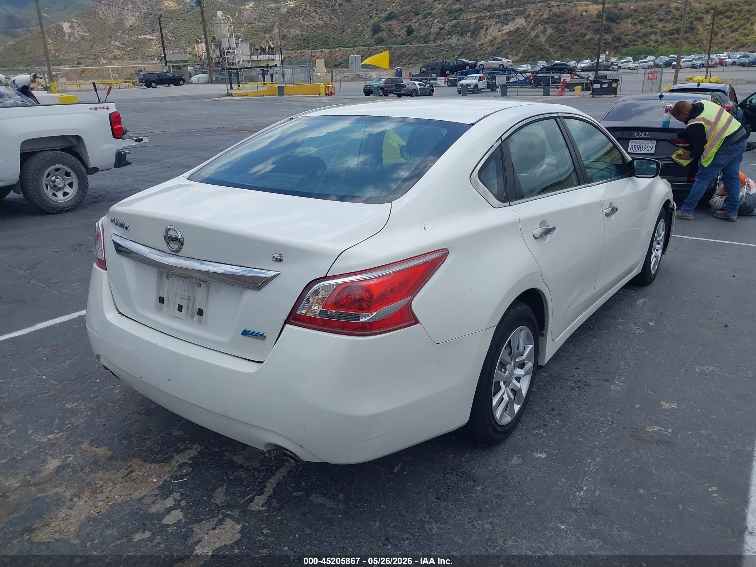 2013 Nissan Altima 2.5 S White vin: 1N4AL3AP7DN534216
