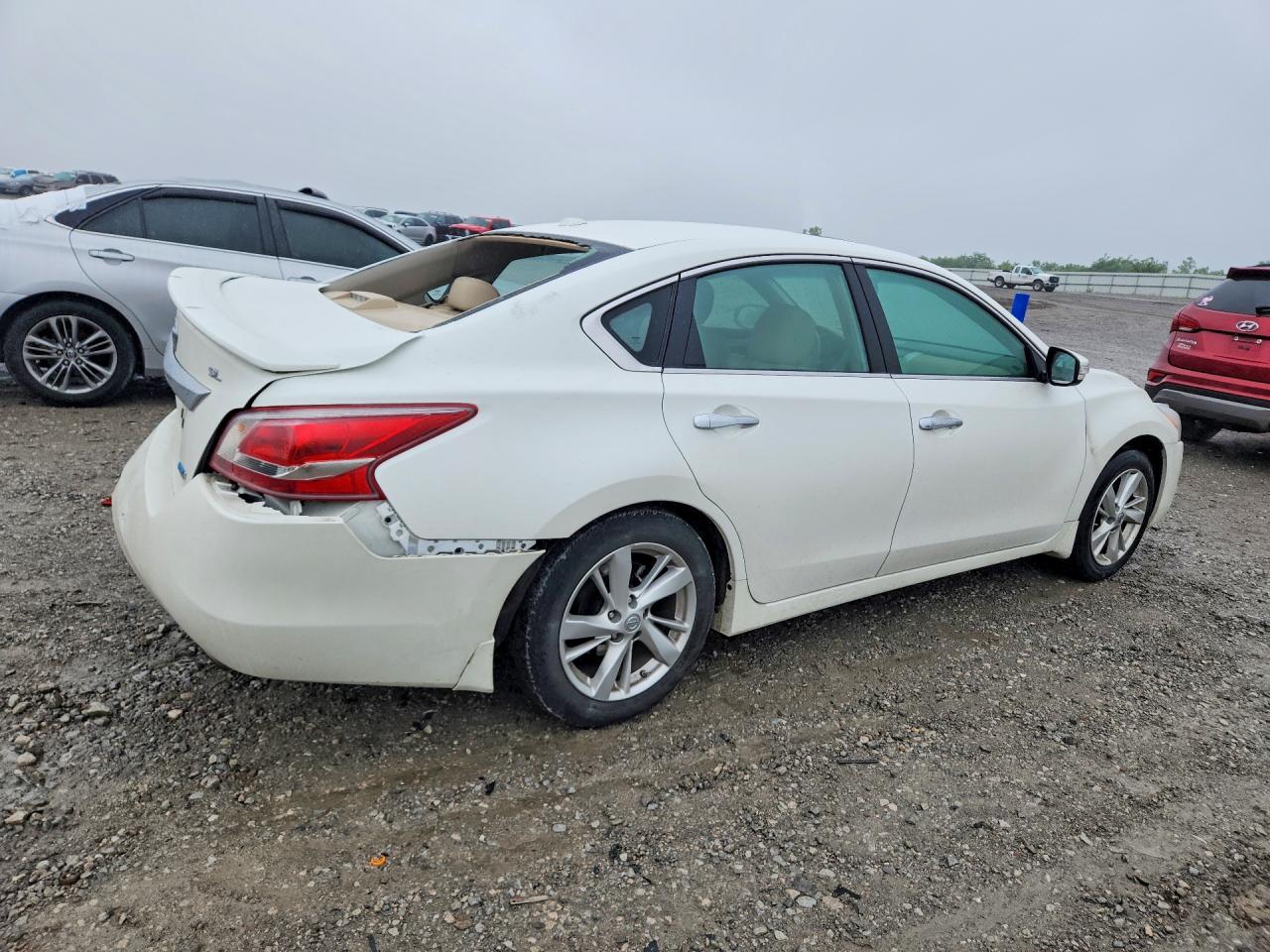 2013 Nissan Altima 2.5 White vin: 1N4AL3AP7DN544437