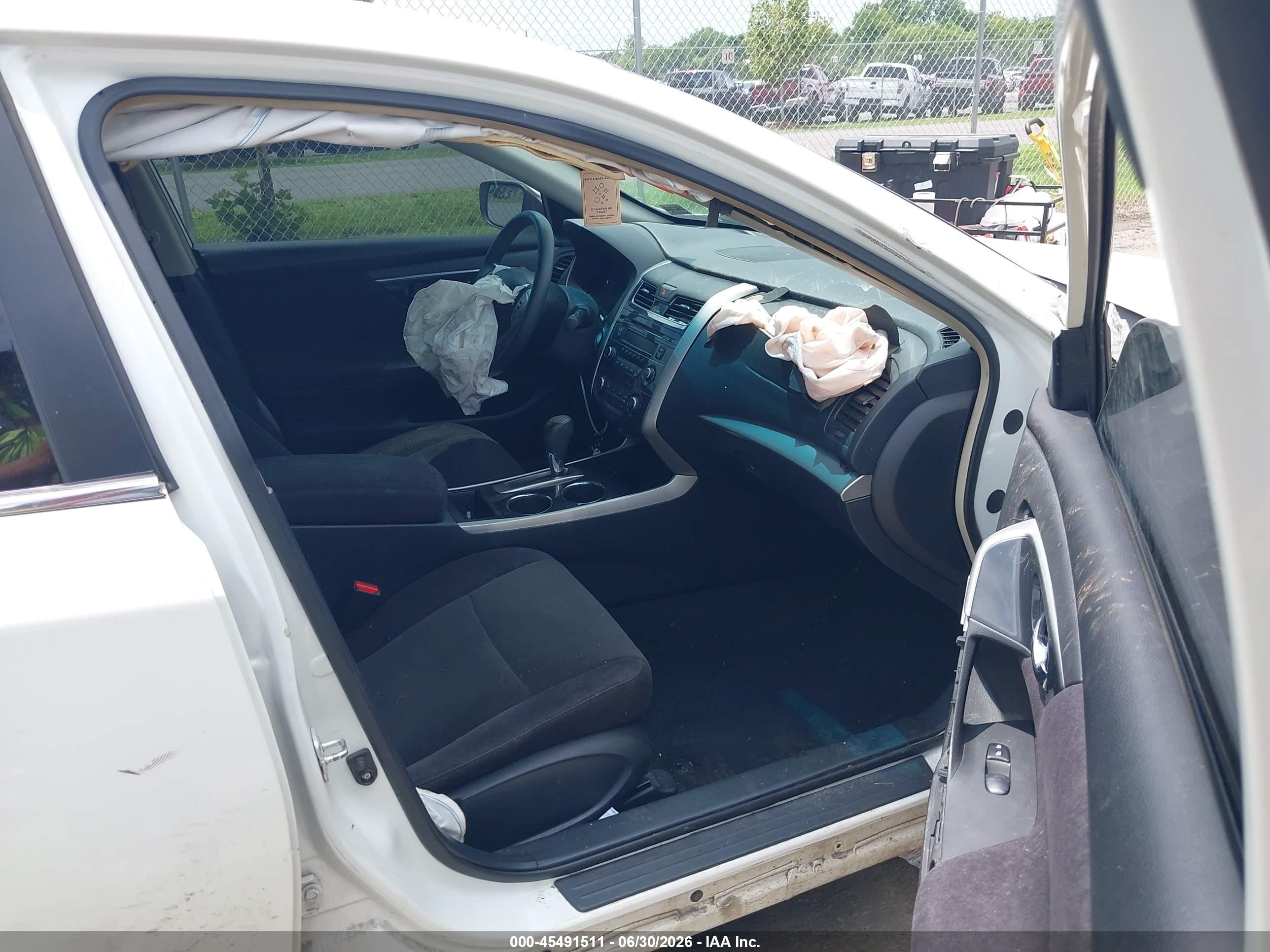 2013 Nissan Altima 2.5 S White vin: 1N4AL3AP7DN547757