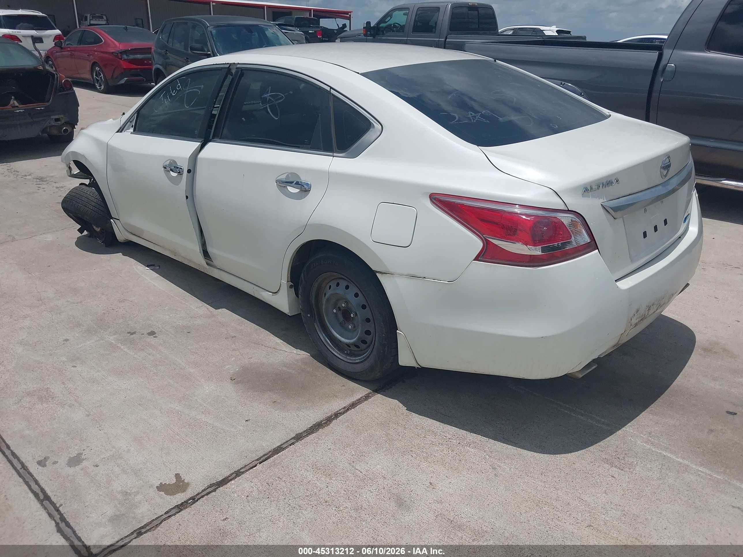 2013 Nissan Altima 2.5 S White vin: 1N4AL3AP7DN583917