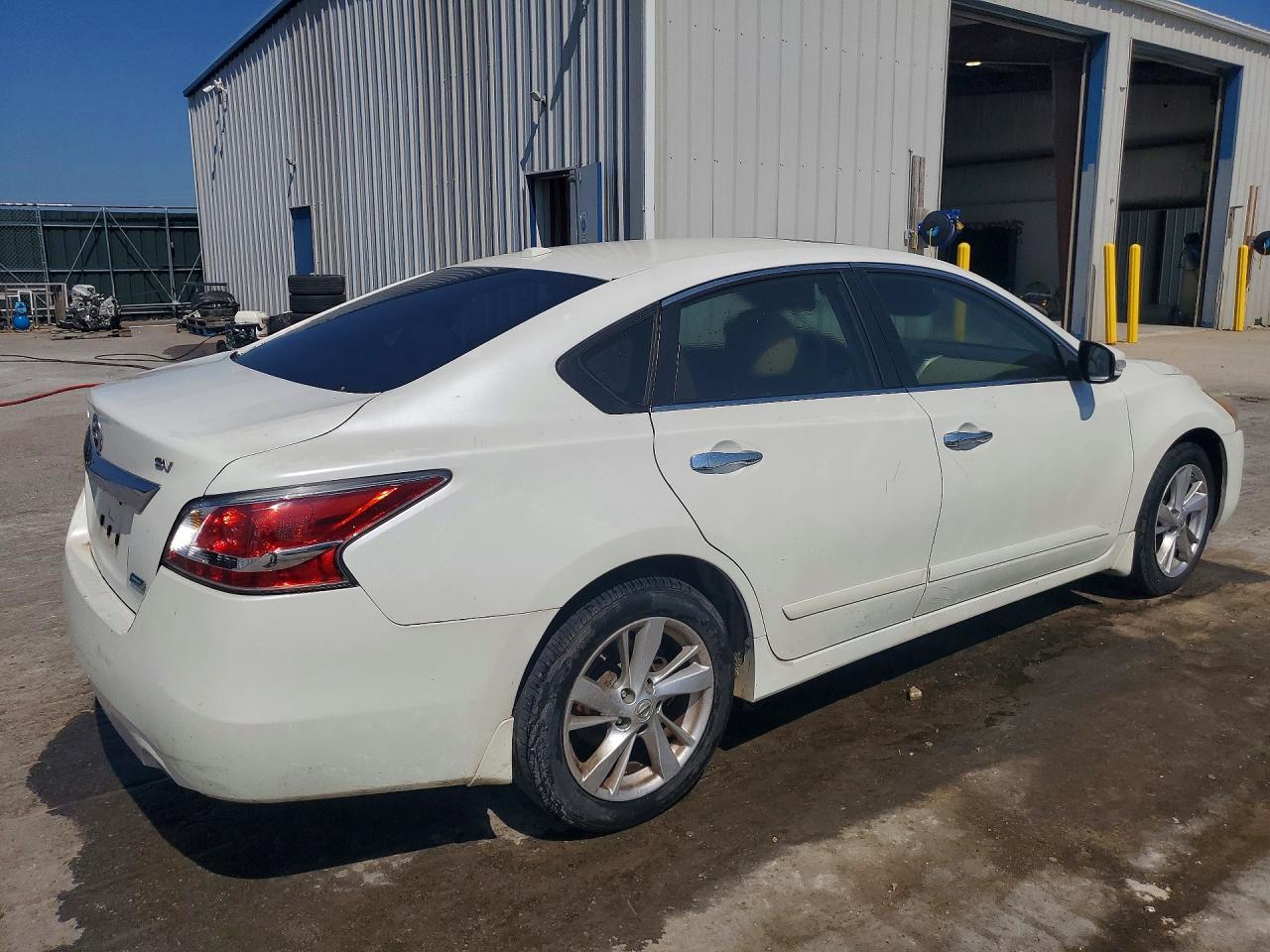 2014 Nissan Altima 2.5 White vin: 1N4AL3AP7EC112072