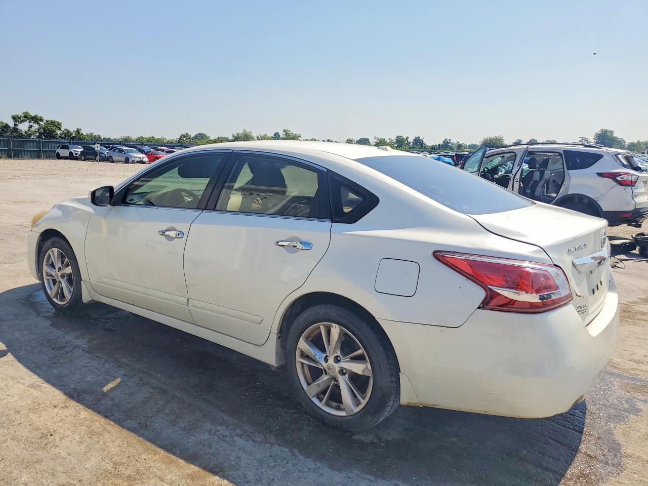 2014 Nissan Altima 2.5 White vin: 1N4AL3AP7EC112072
